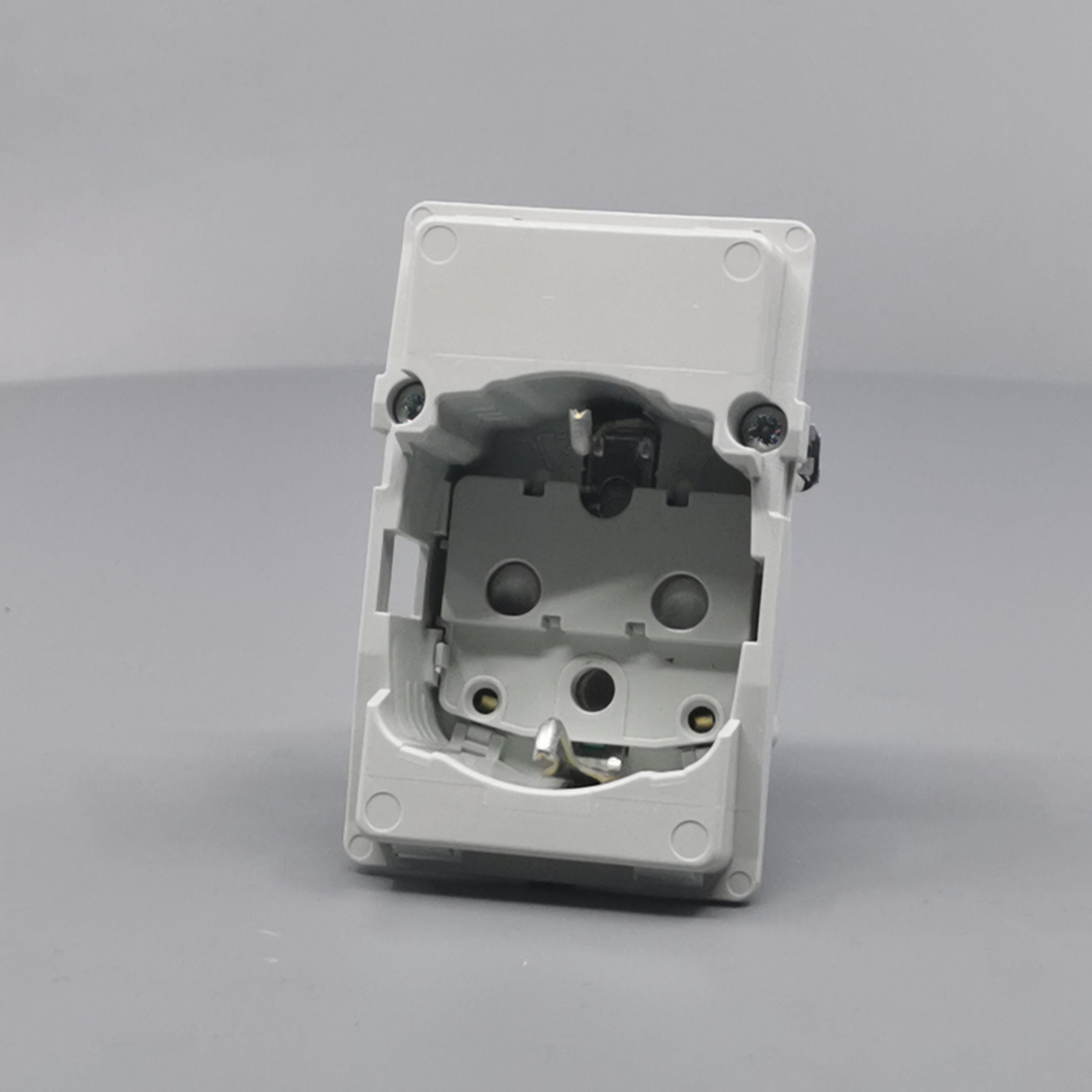 LK Fuga stikkontakt med sidejord 1½m - uden afdækning