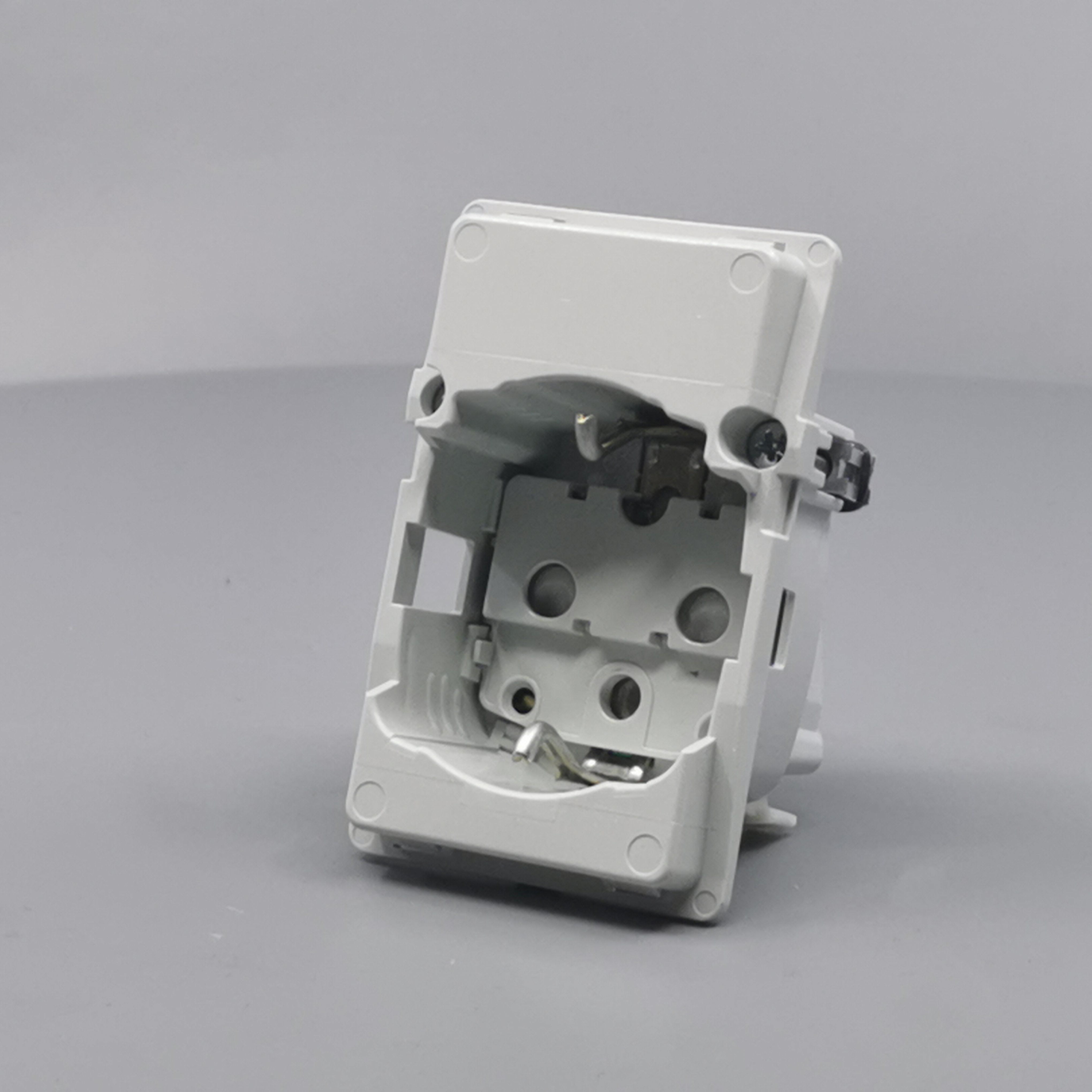 LK Fuga stikkontakt med sidejord 1½m - uden afdækning