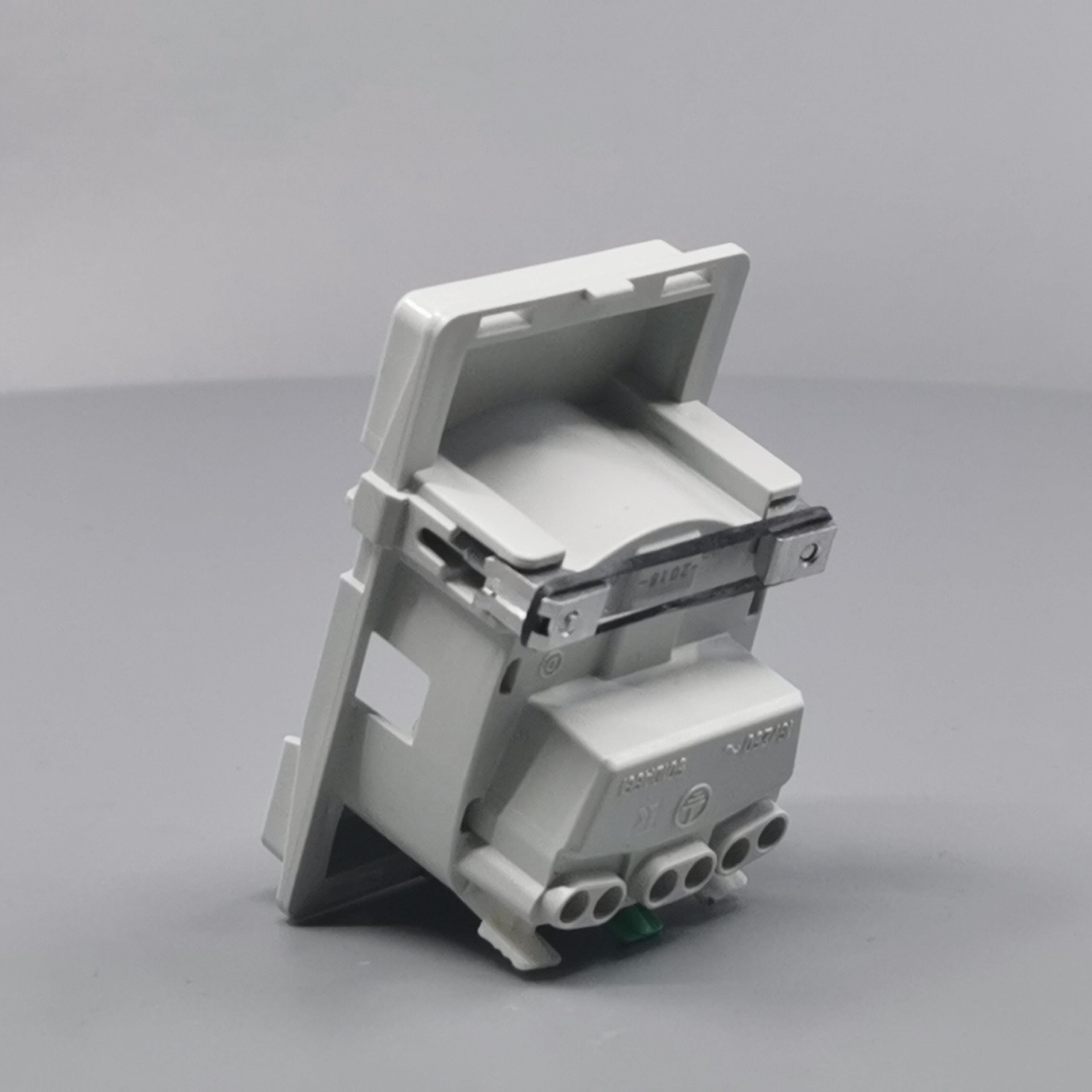 LK Fuga stikkontakt med sidejord 1½m - uden afdækning