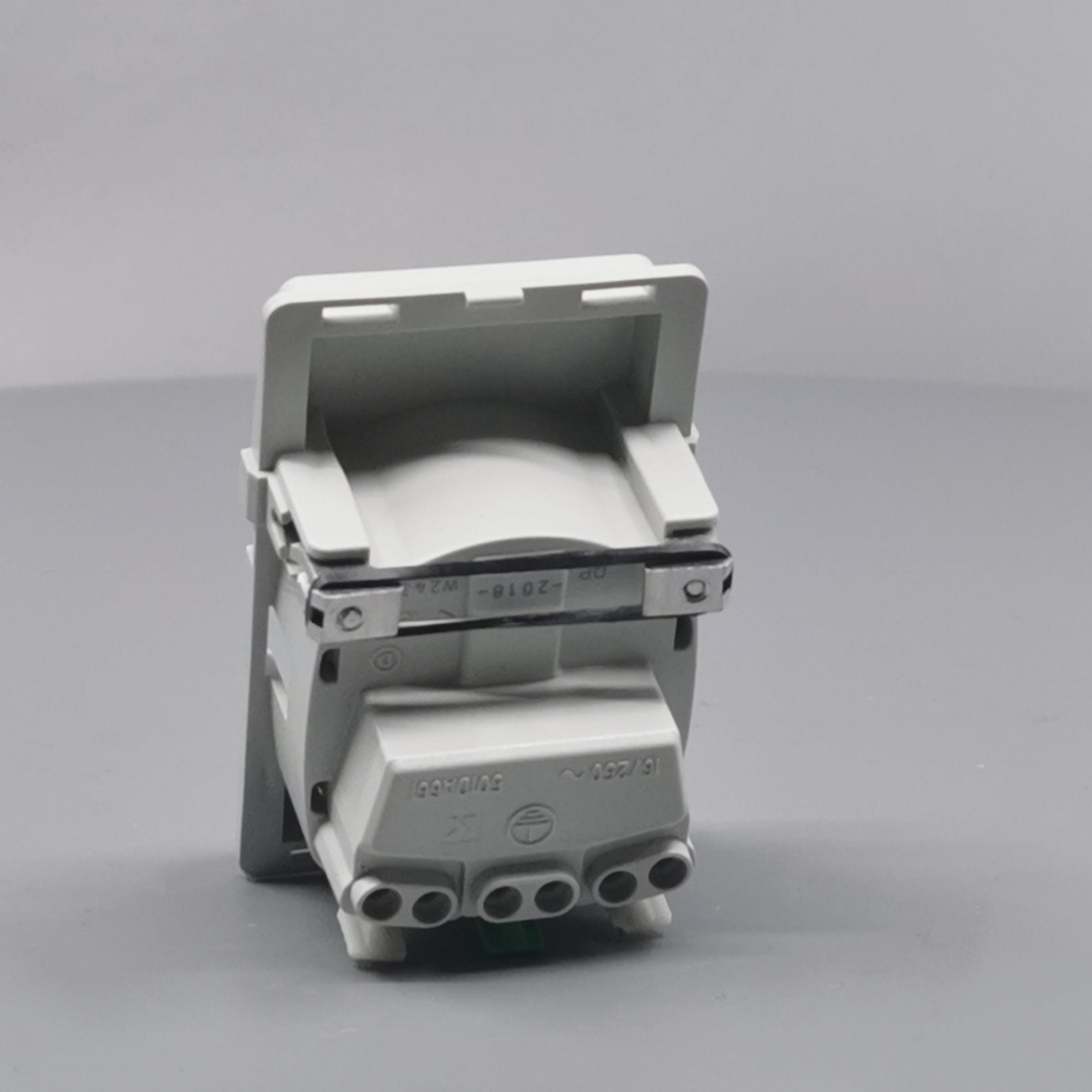 LK Fuga stikkontakt med sidejord 1½m - uden afdækning