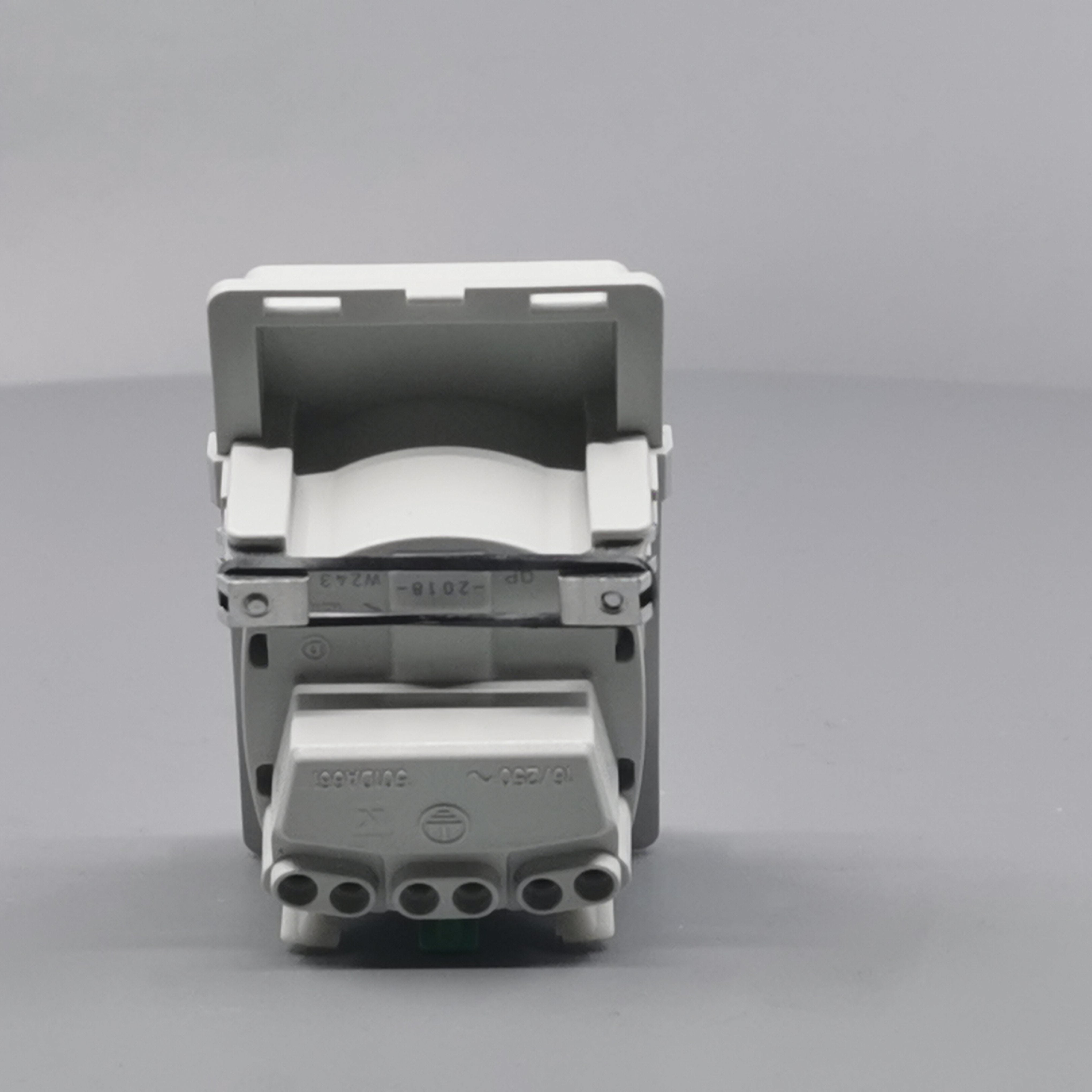 LK Fuga stikkontakt med sidejord 1½m - uden afdækning