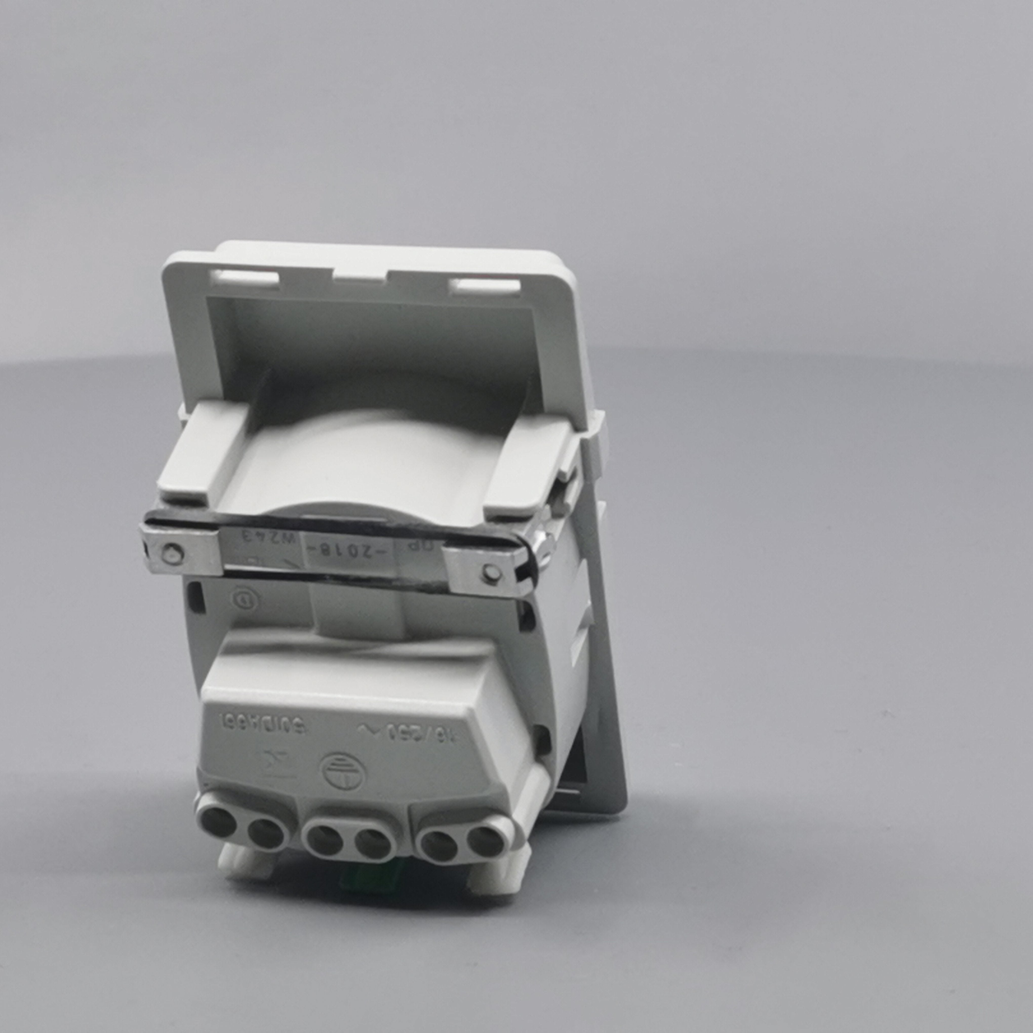 LK Fuga stikkontakt med sidejord 1½m - uden afdækning