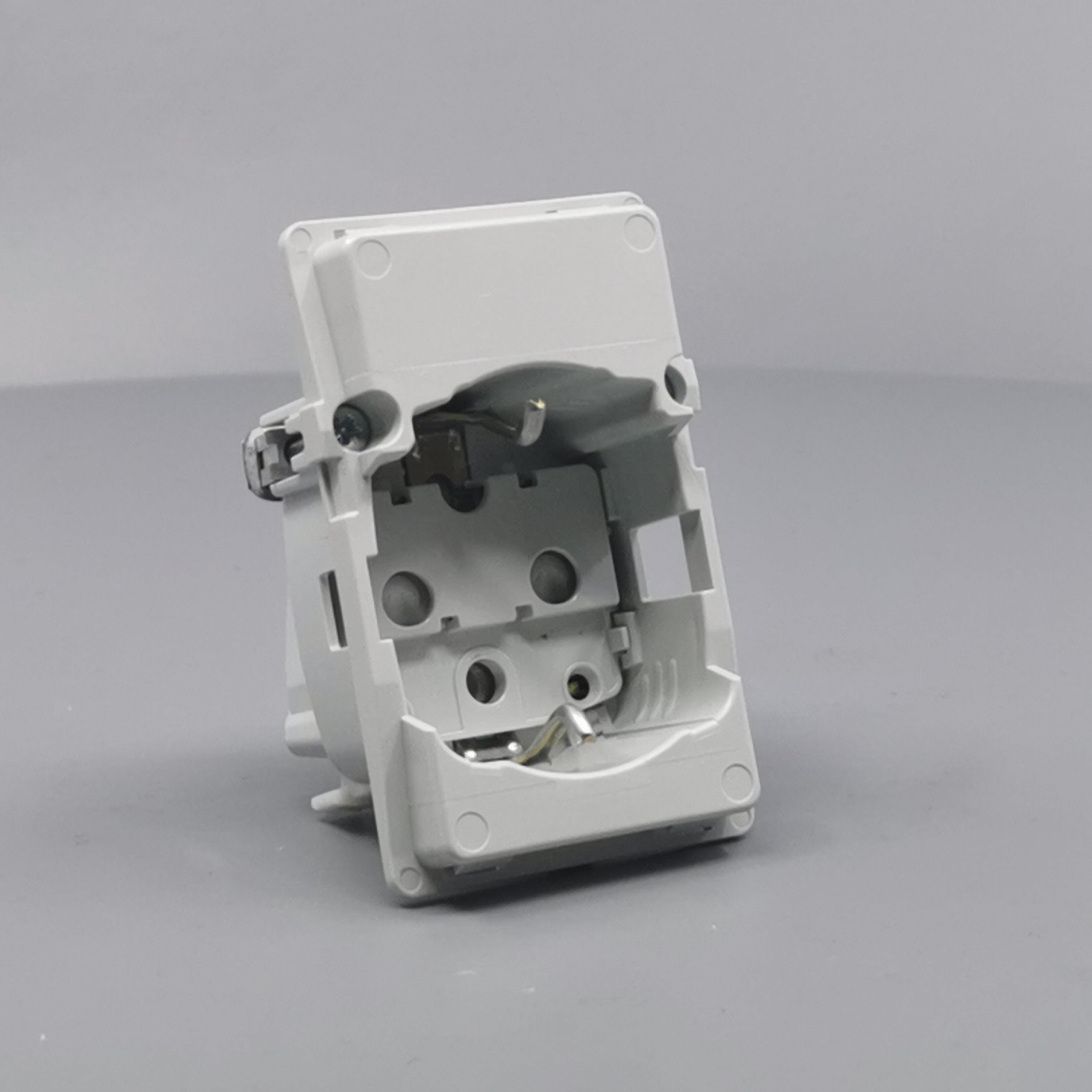 LK Fuga stikkontakt med sidejord 1½m - uden afdækning