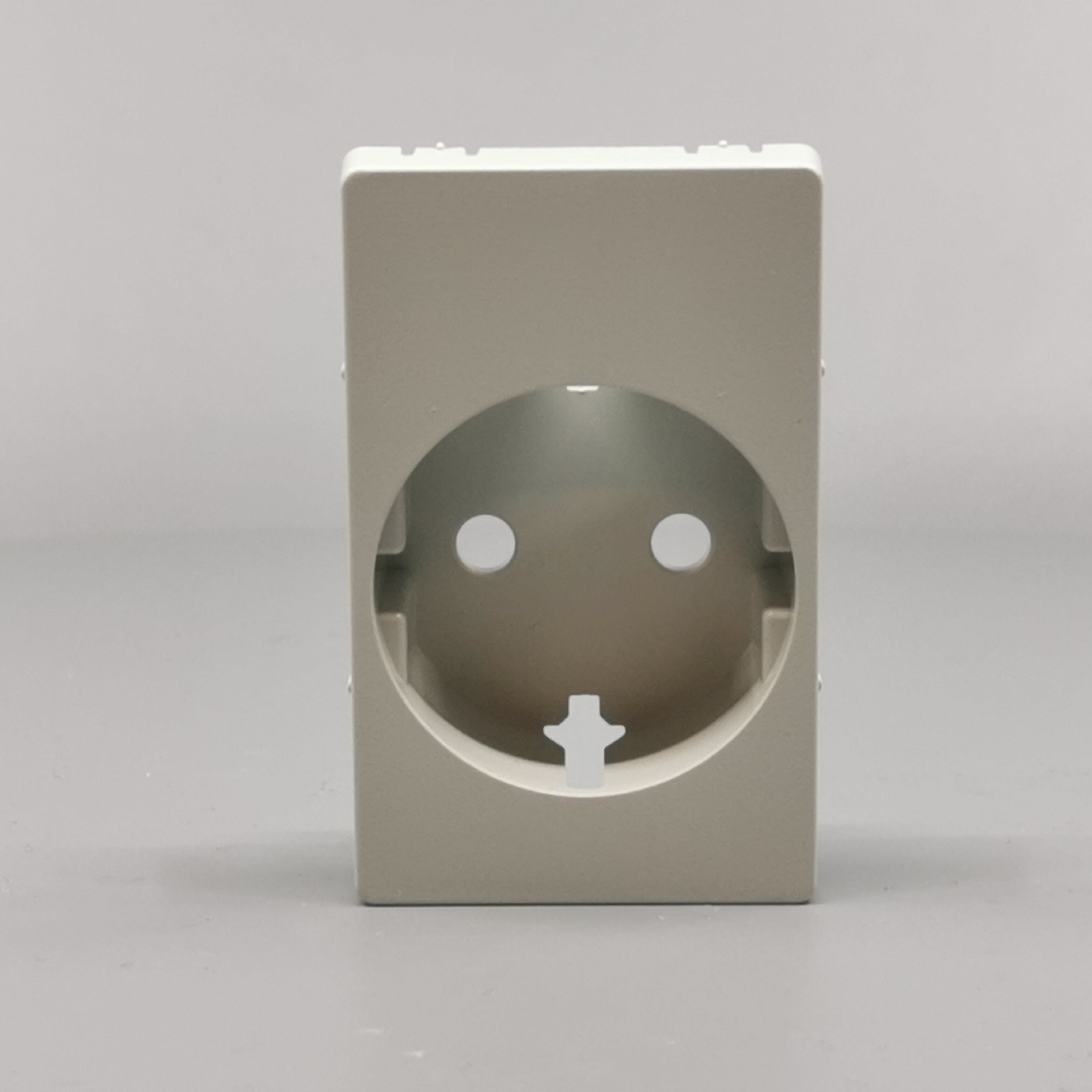 LK Fuga afdækning til 1½m stikkontakt med sidejord - lysegrå