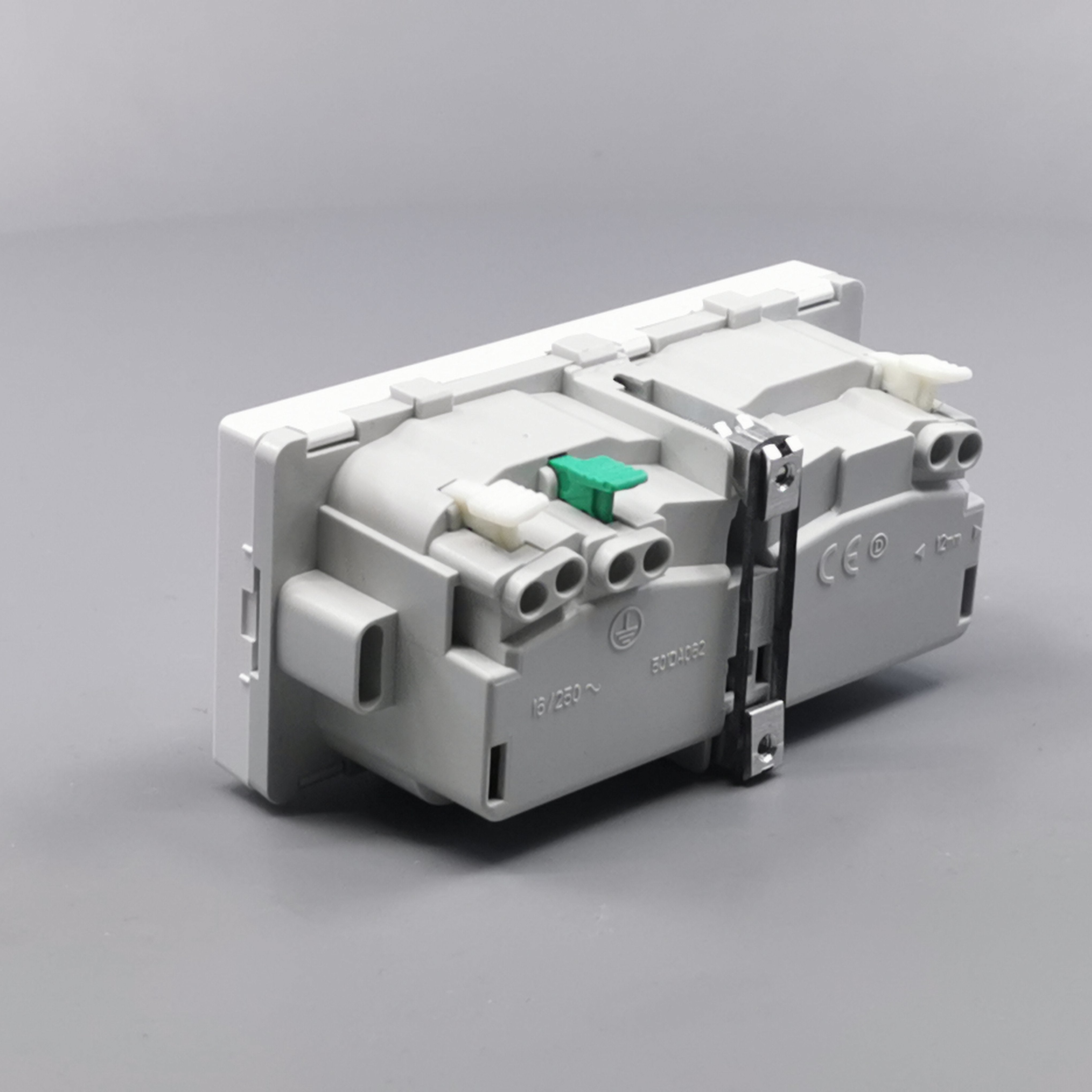 FUGA SIDE JORD DOBBELT STIKKONTAKT 2M HV