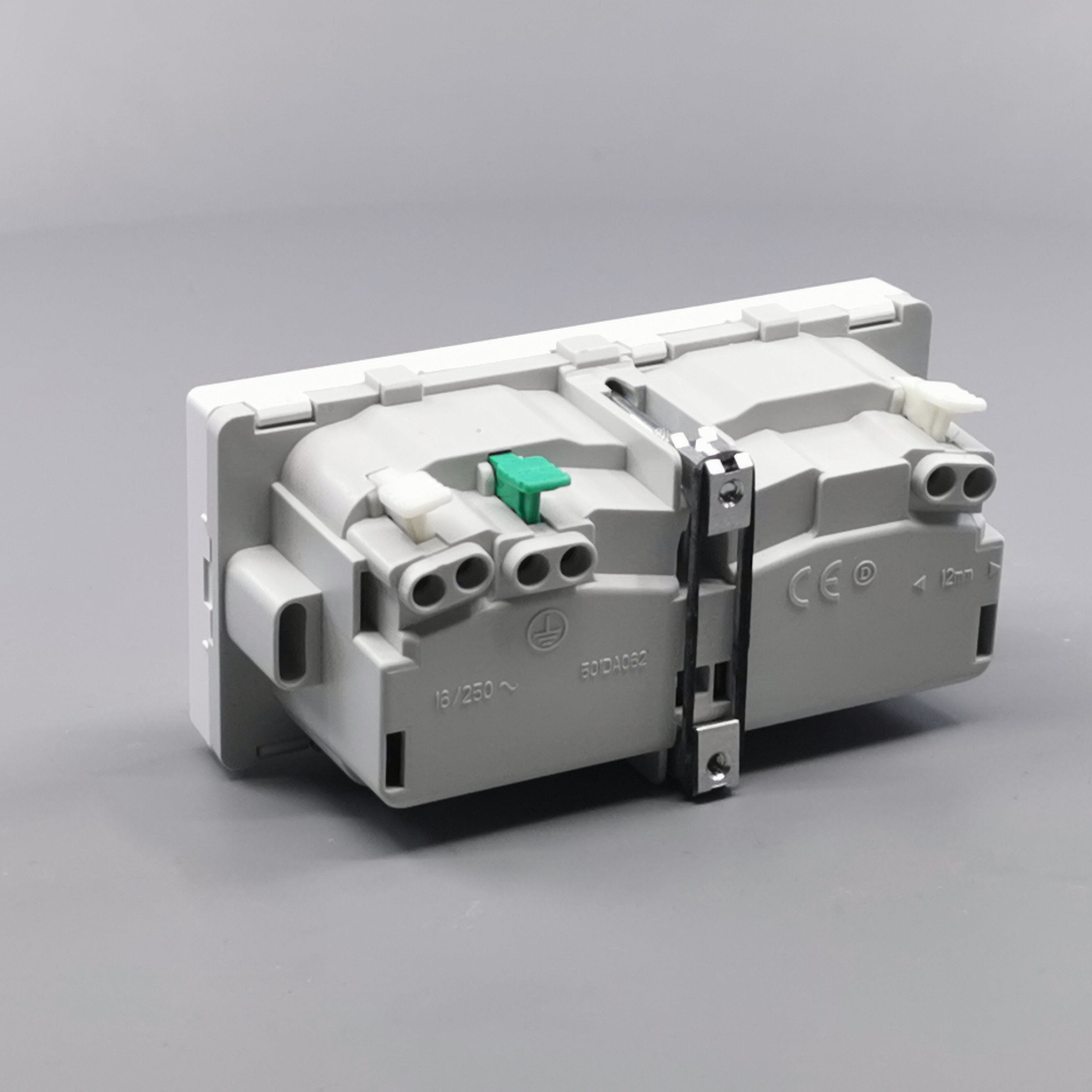 FUGA SIDE JORD DOBBELT STIKKONTAKT 2M HV