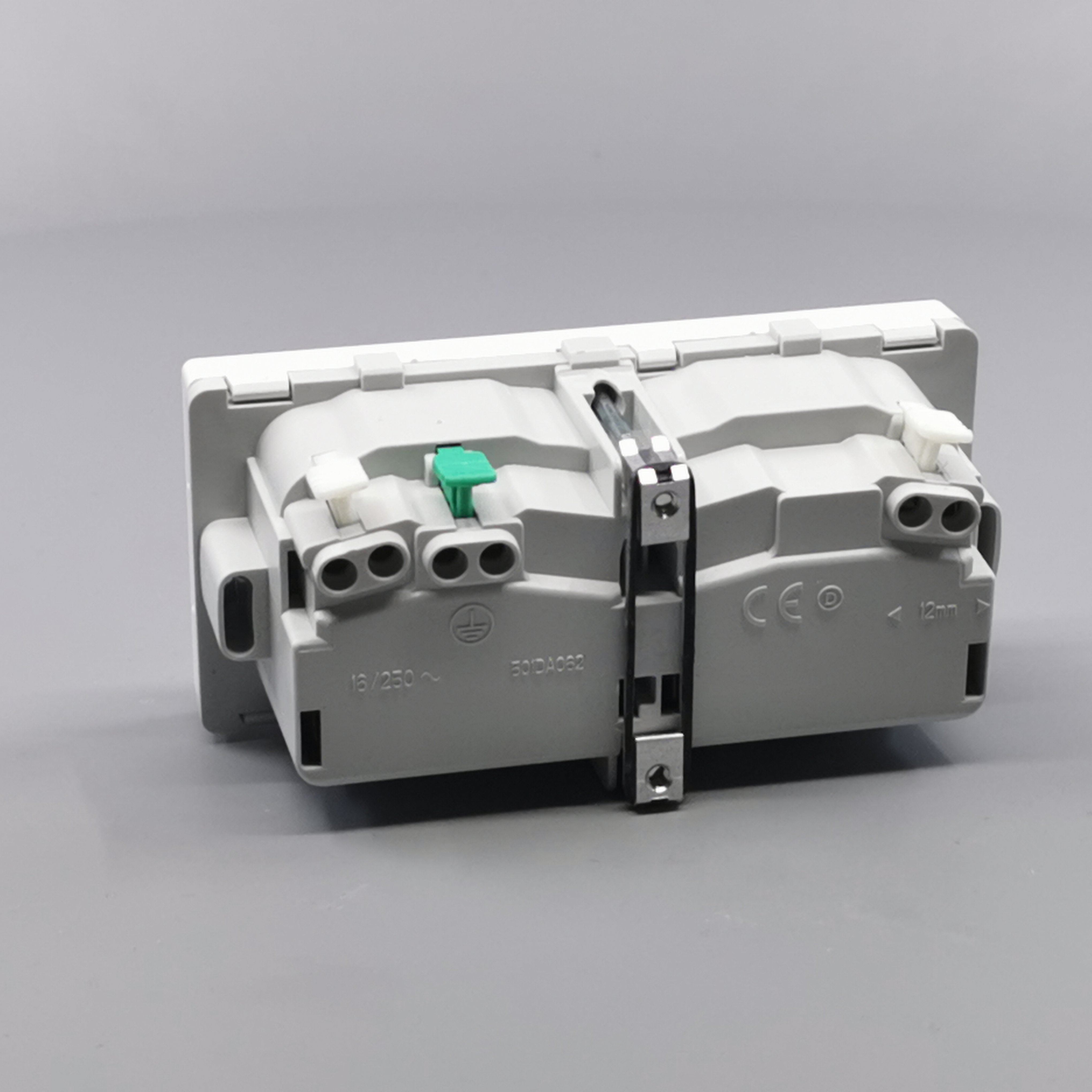 FUGA SIDE JORD DOBBELT STIKKONTAKT 2M HV