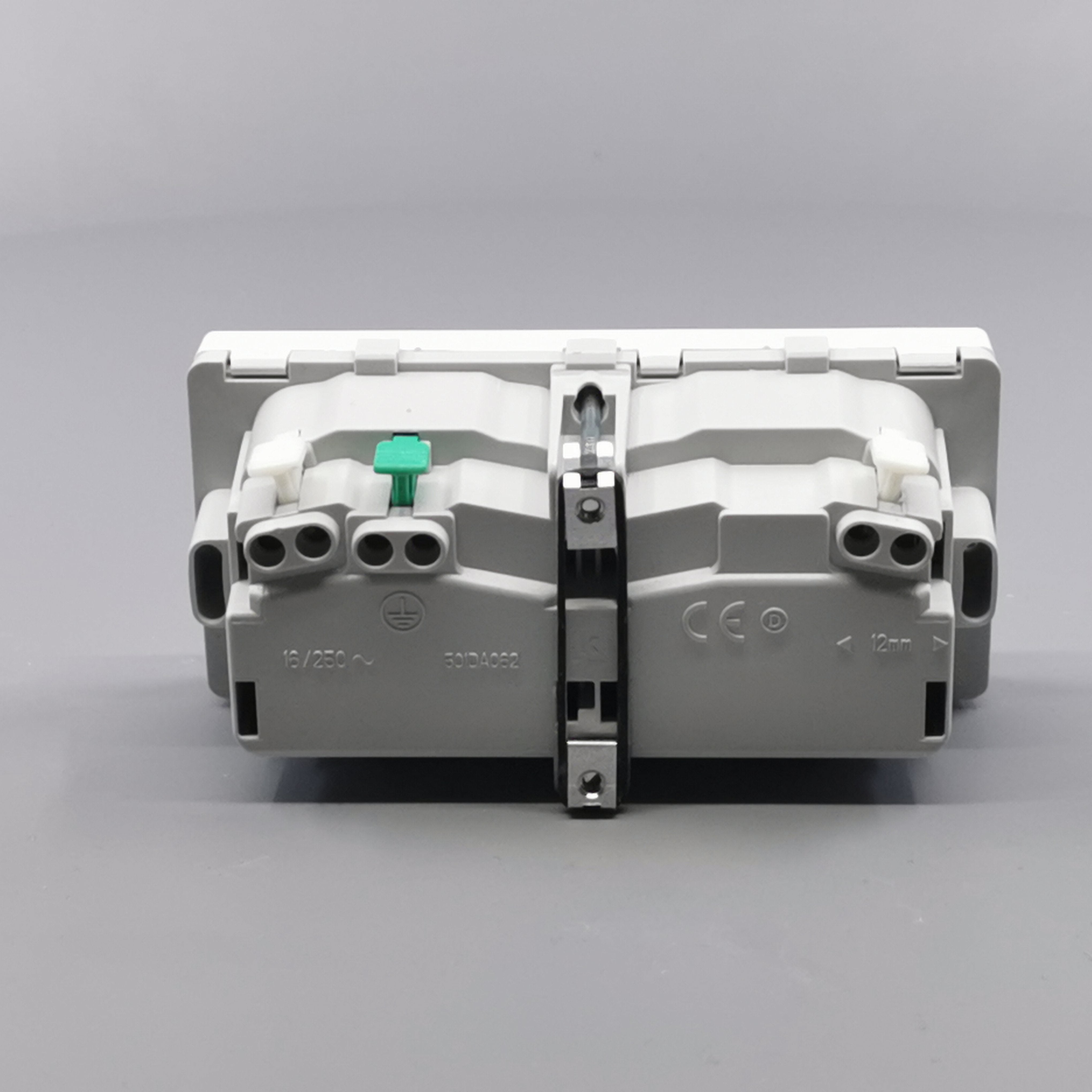 FUGA SIDE JORD DOBBELT STIKKONTAKT 2M HV