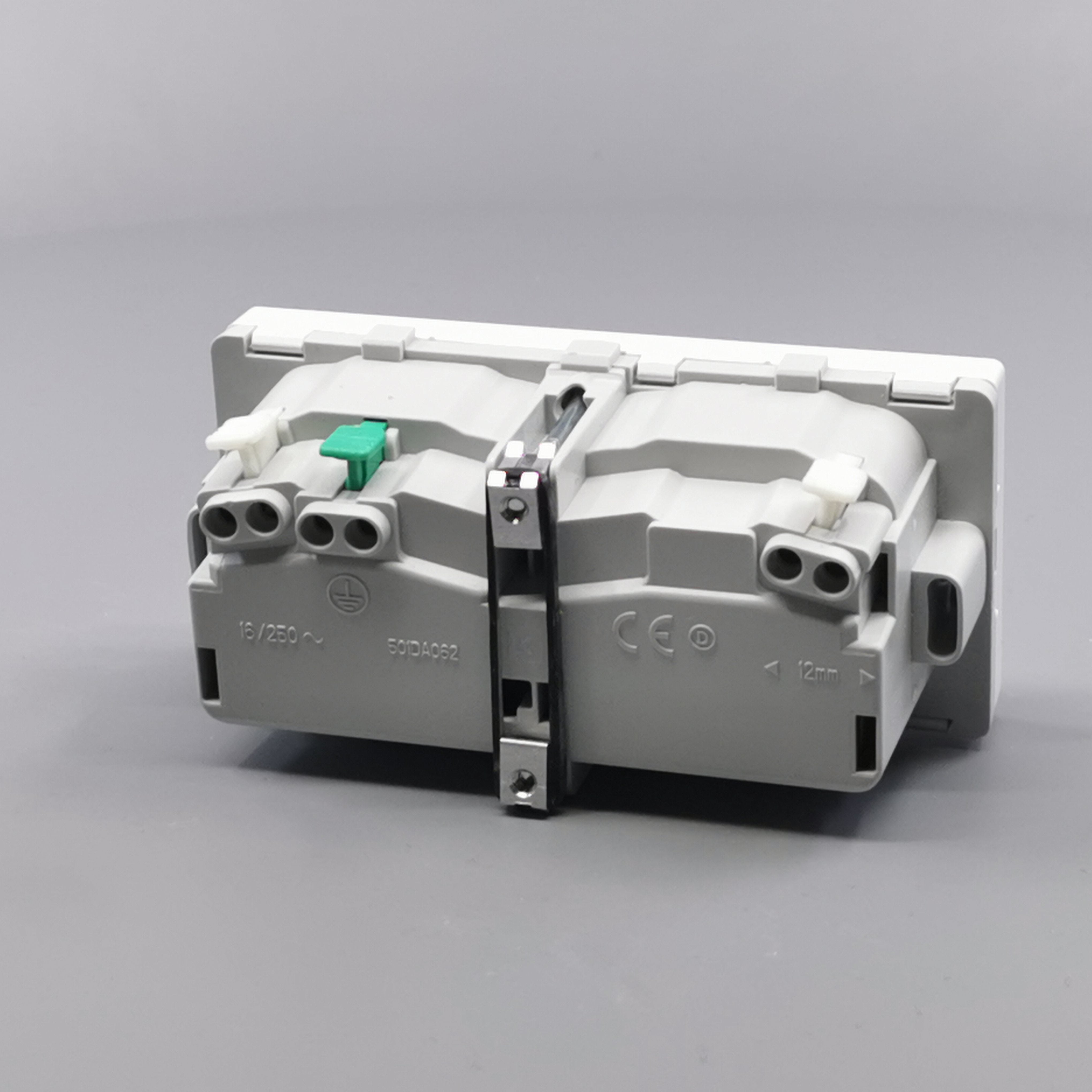 FUGA SIDE JORD DOBBELT STIKKONTAKT 2M HV