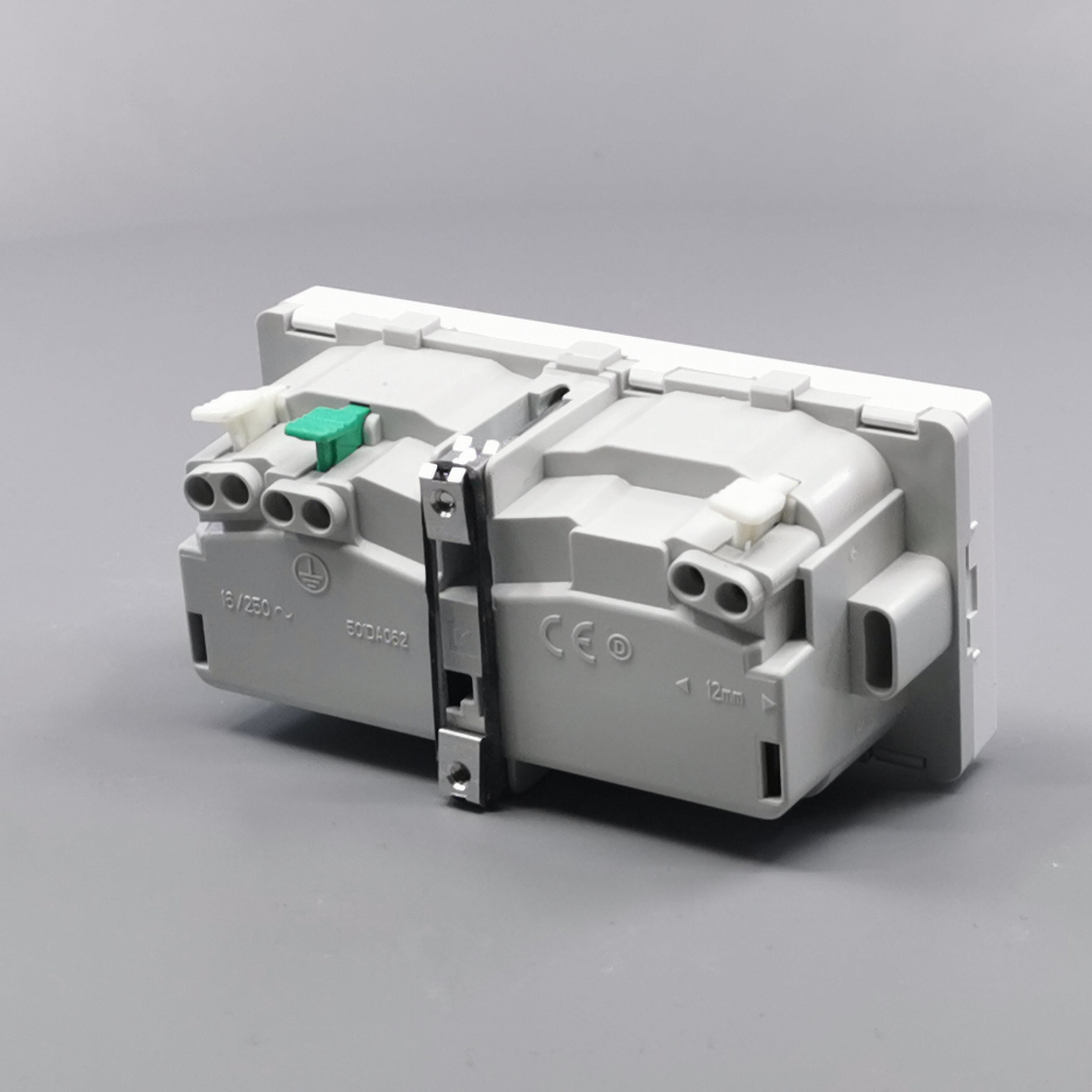 FUGA SIDE JORD DOBBELT STIKKONTAKT 2M HV