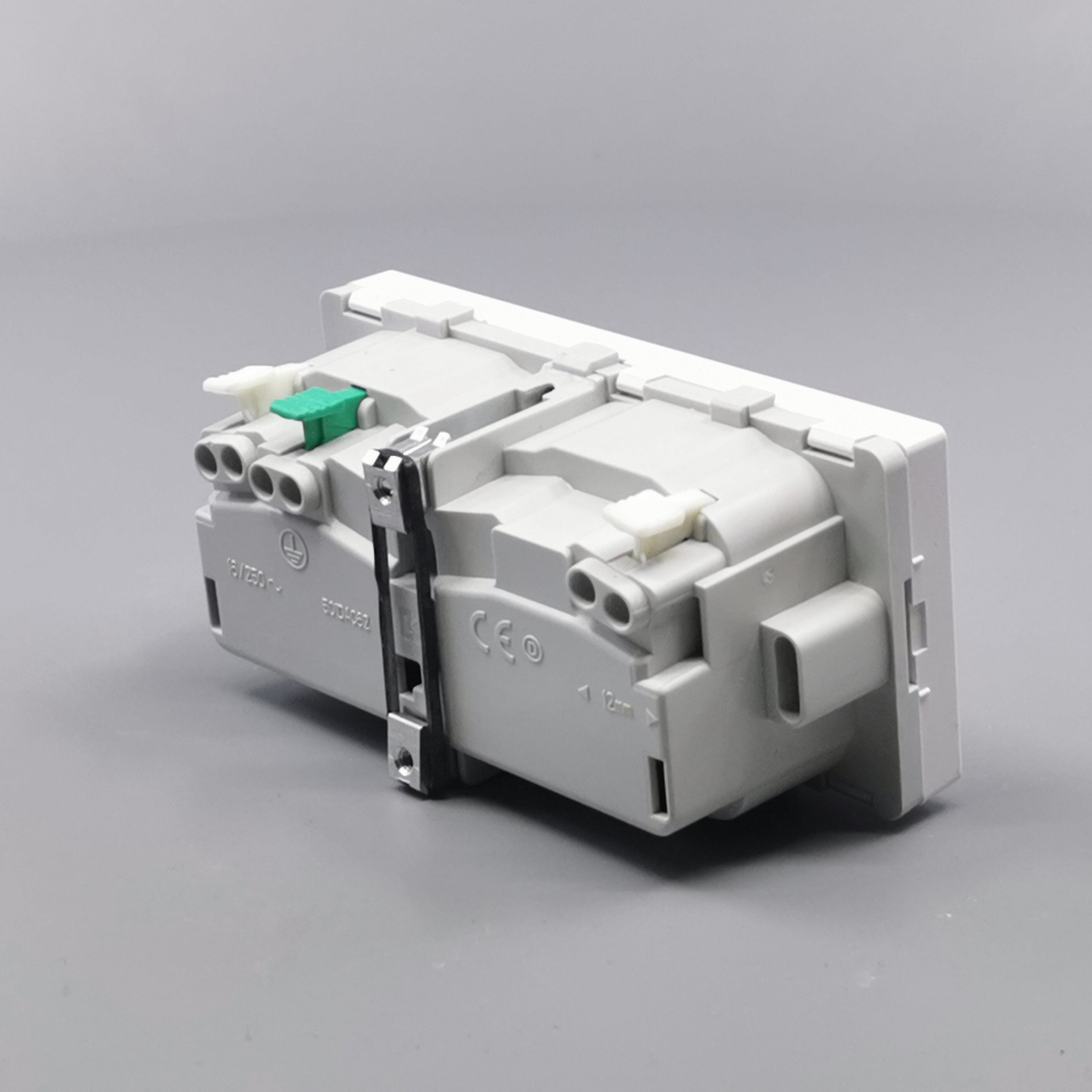 FUGA SIDE JORD DOBBELT STIKKONTAKT 2M HV