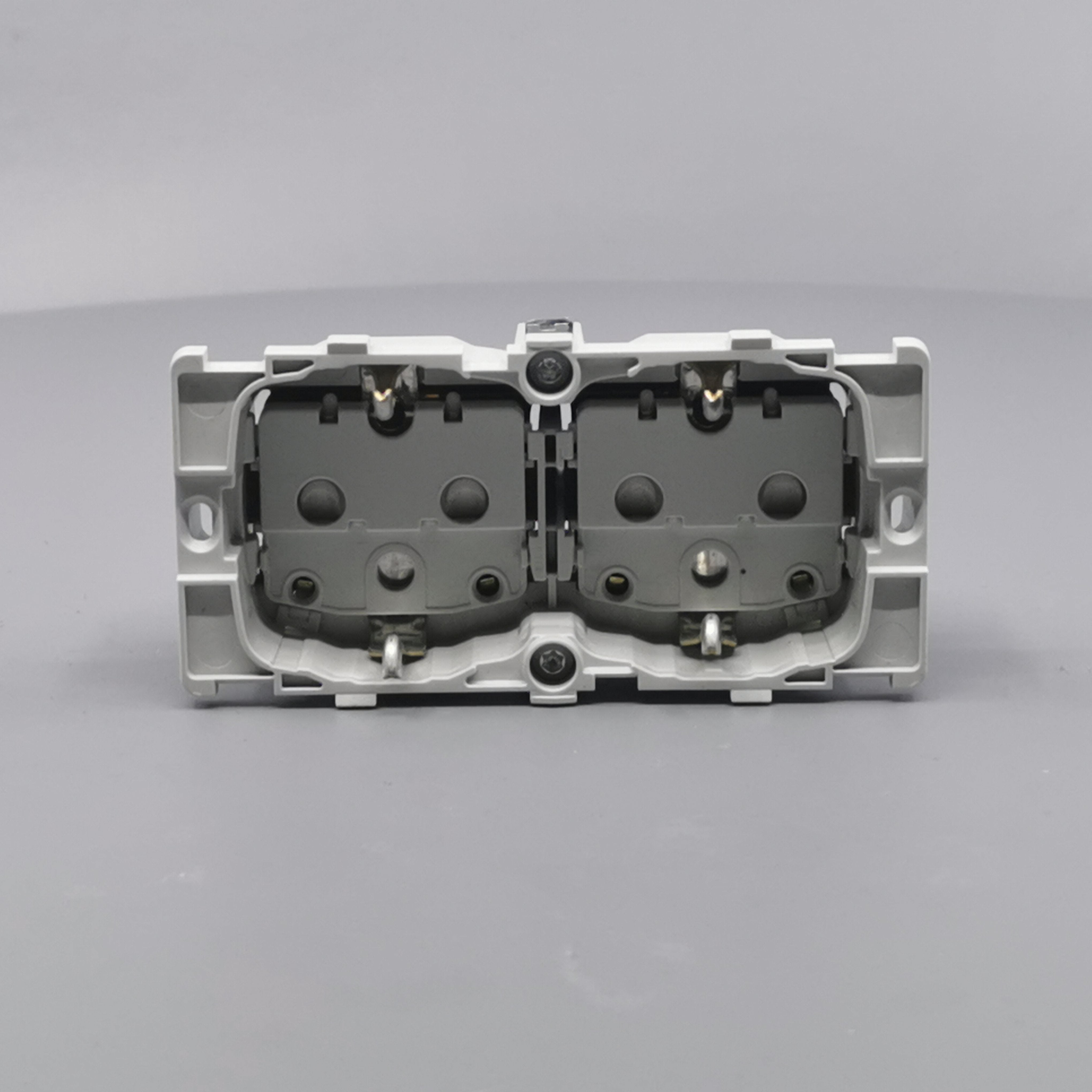 LK Fuga stikkontakt med sidejord 2m - uden afdækning