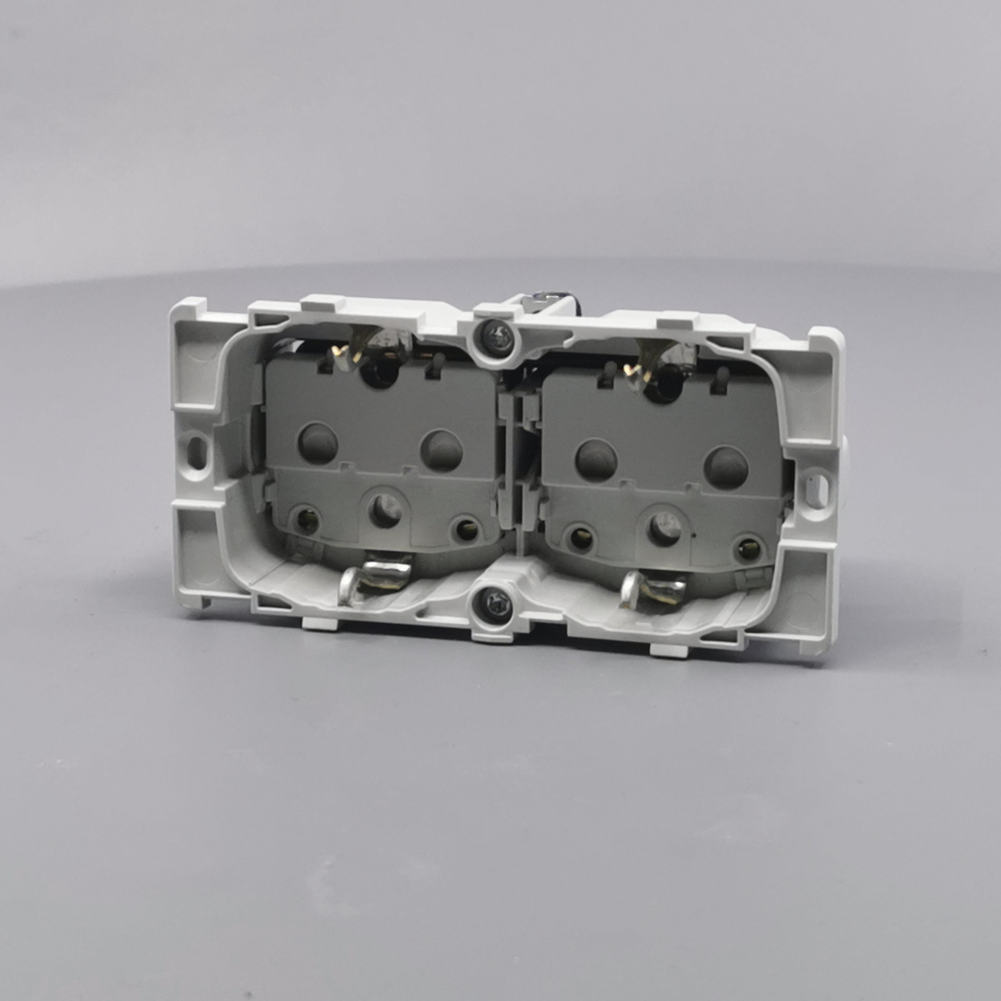 LK Fuga stikkontakt med sidejord 2m - uden afdækning