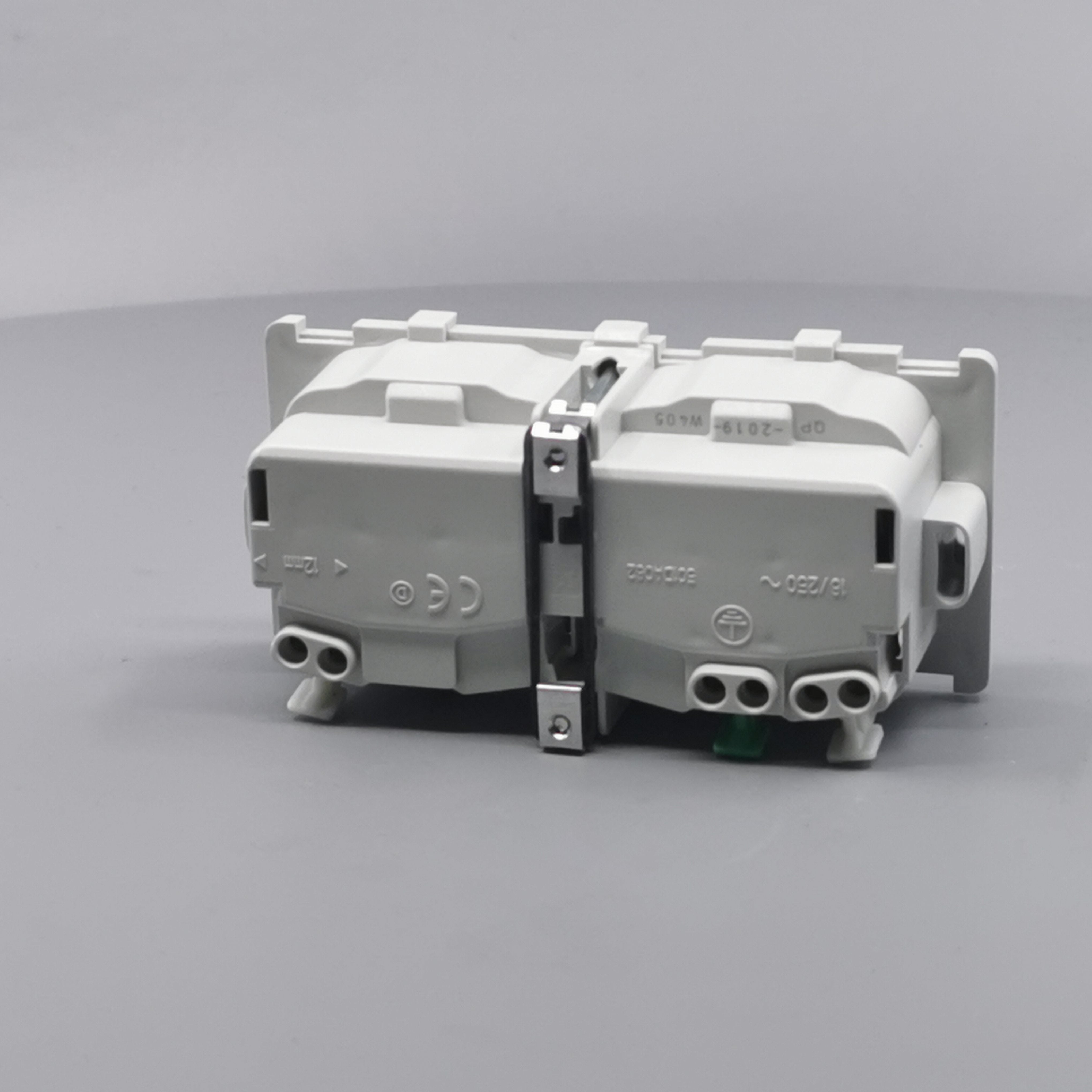 LK Fuga stikkontakt med sidejord 2m - uden afdækning