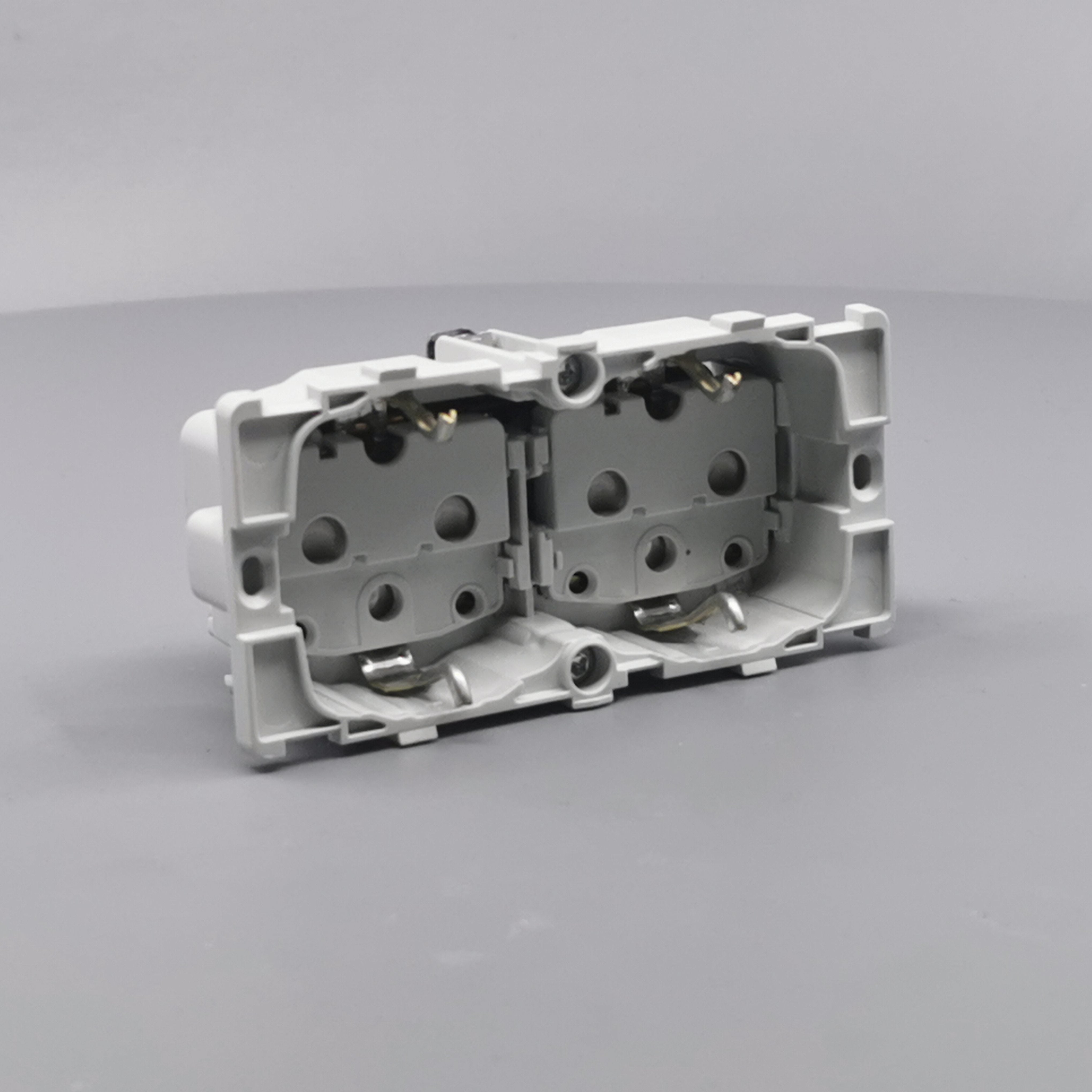 LK Fuga stikkontakt med sidejord 2m - uden afdækning