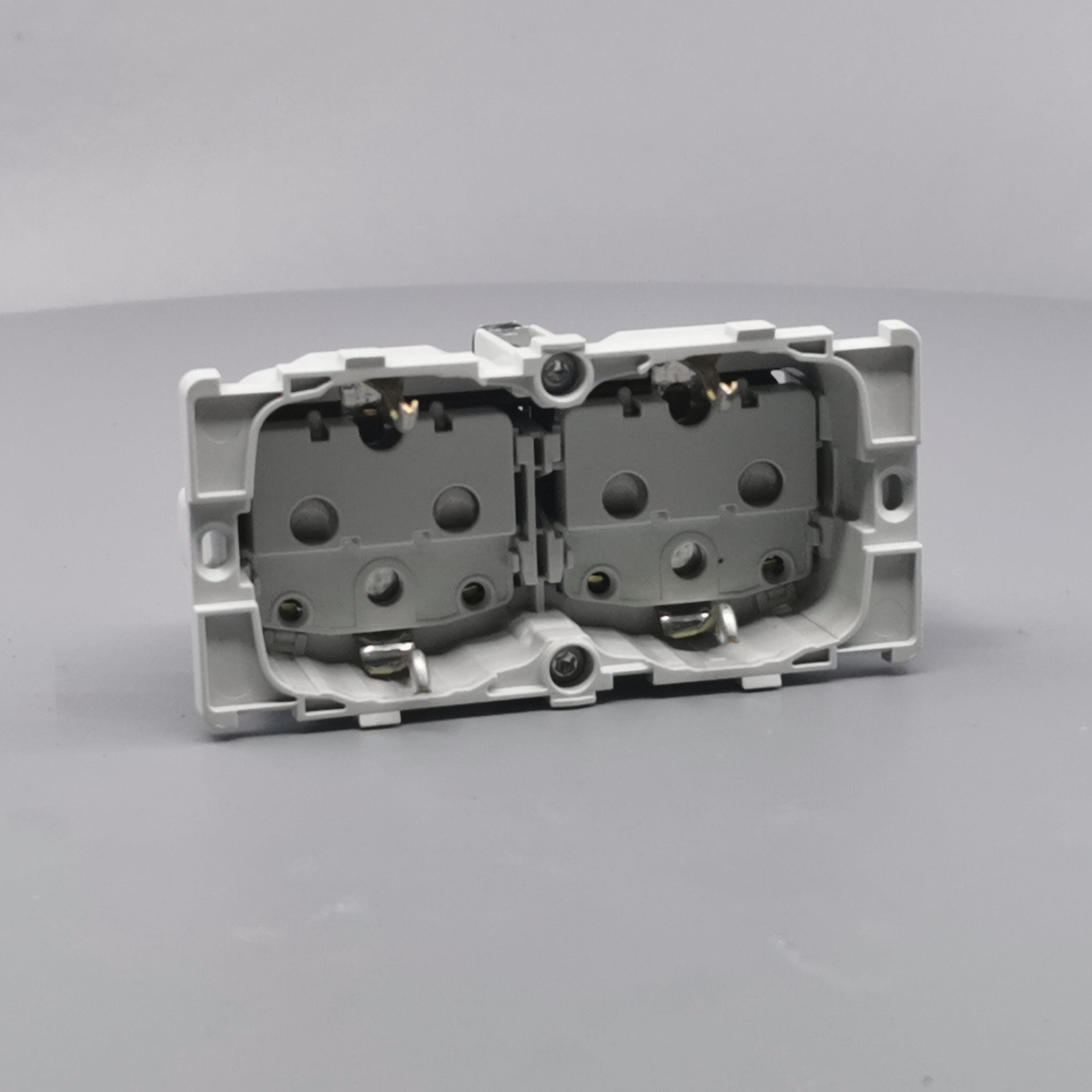 LK Fuga stikkontakt med sidejord 2m - uden afdækning