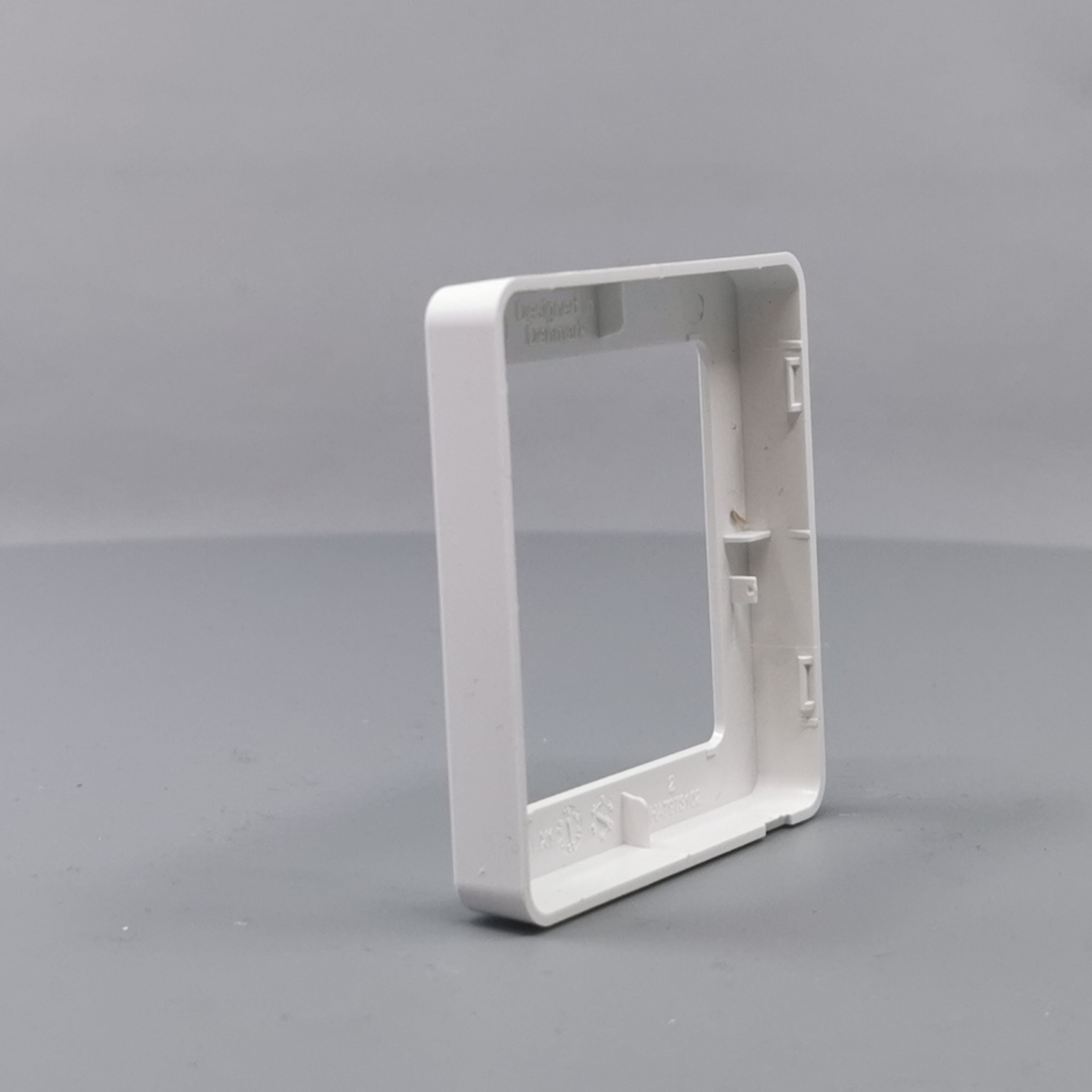 LK Fuga ramme BASE 63 1m - hvid