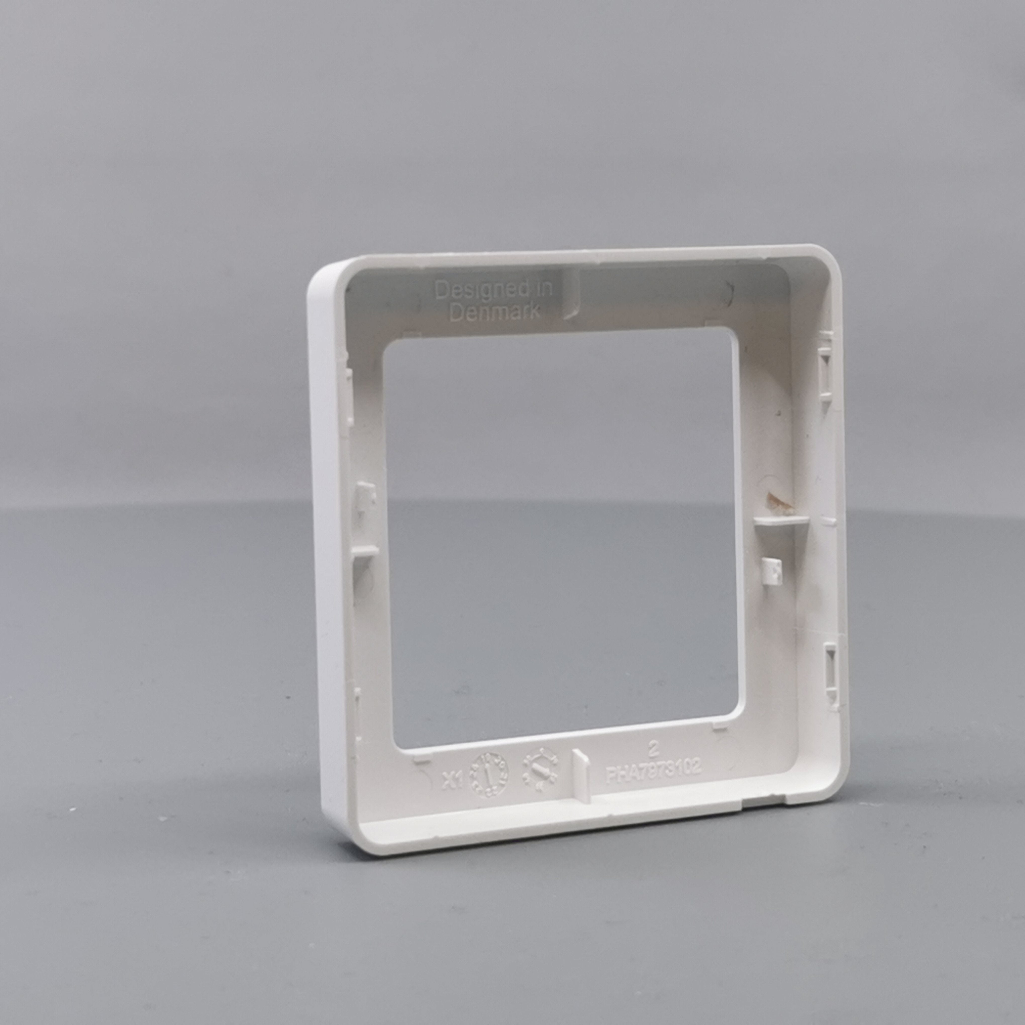 LK Fuga ramme BASE 63 1m - hvid