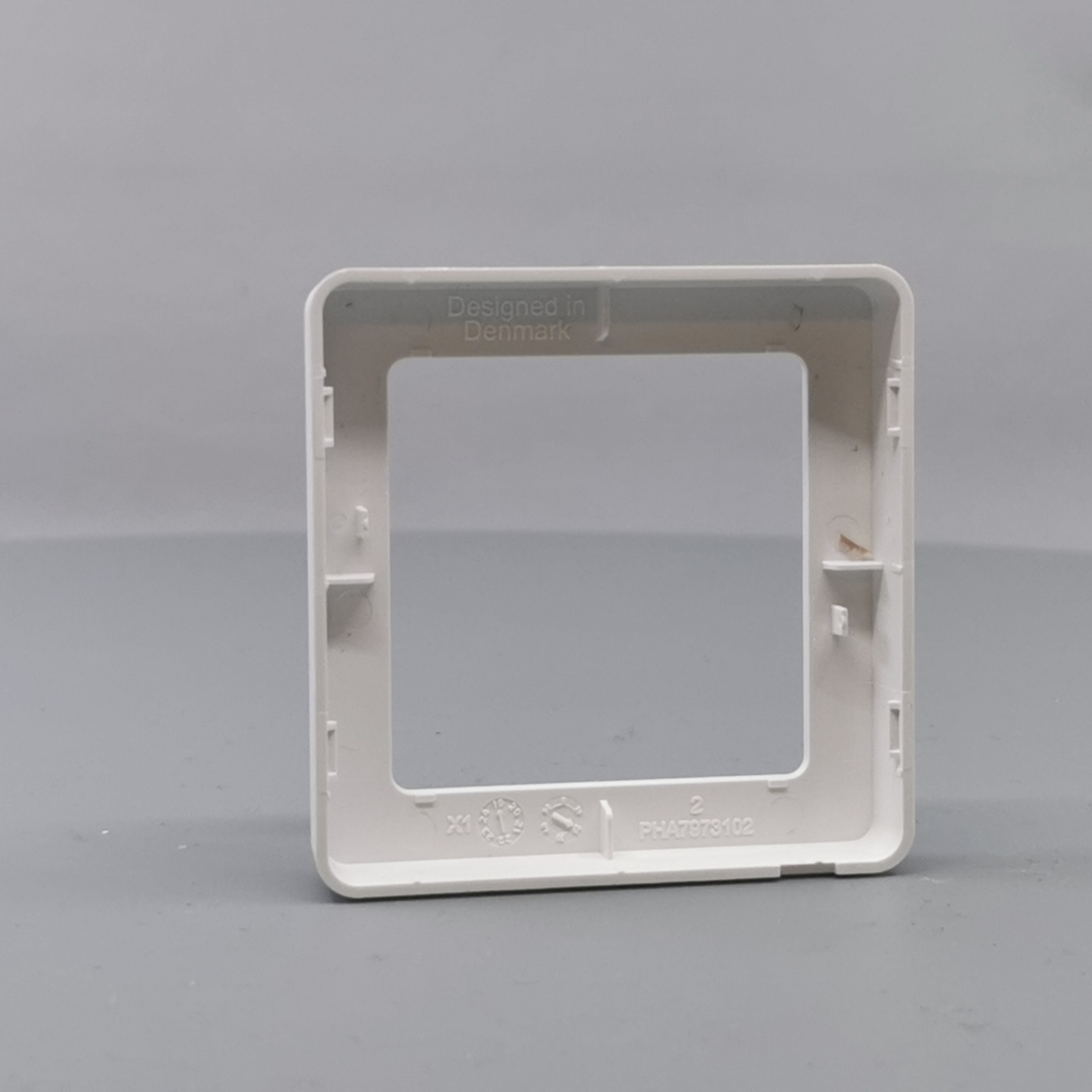 LK Fuga ramme BASE 63 1m - hvid