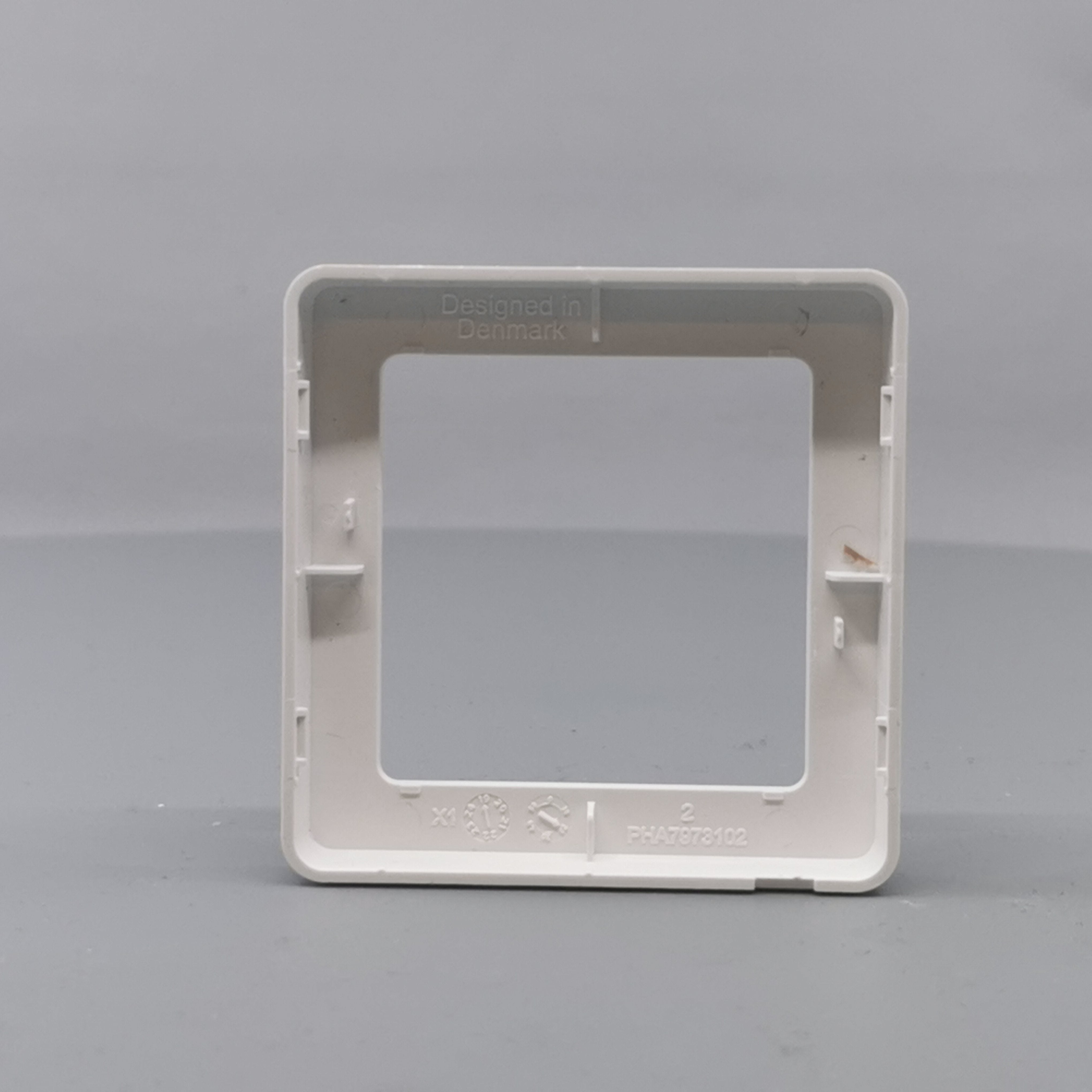 LK Fuga ramme BASE 63 1m - hvid