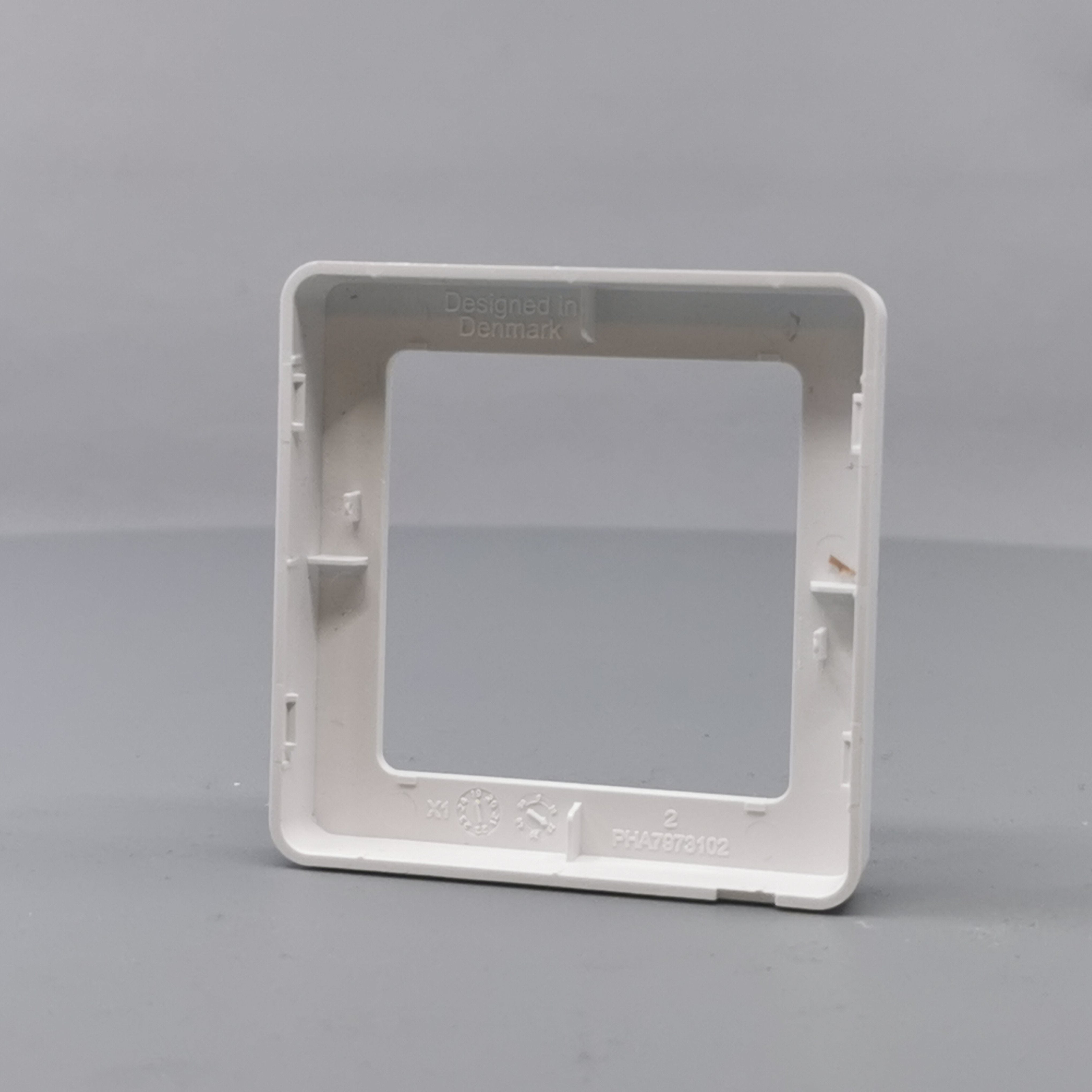 LK Fuga ramme BASE 63 1m - hvid