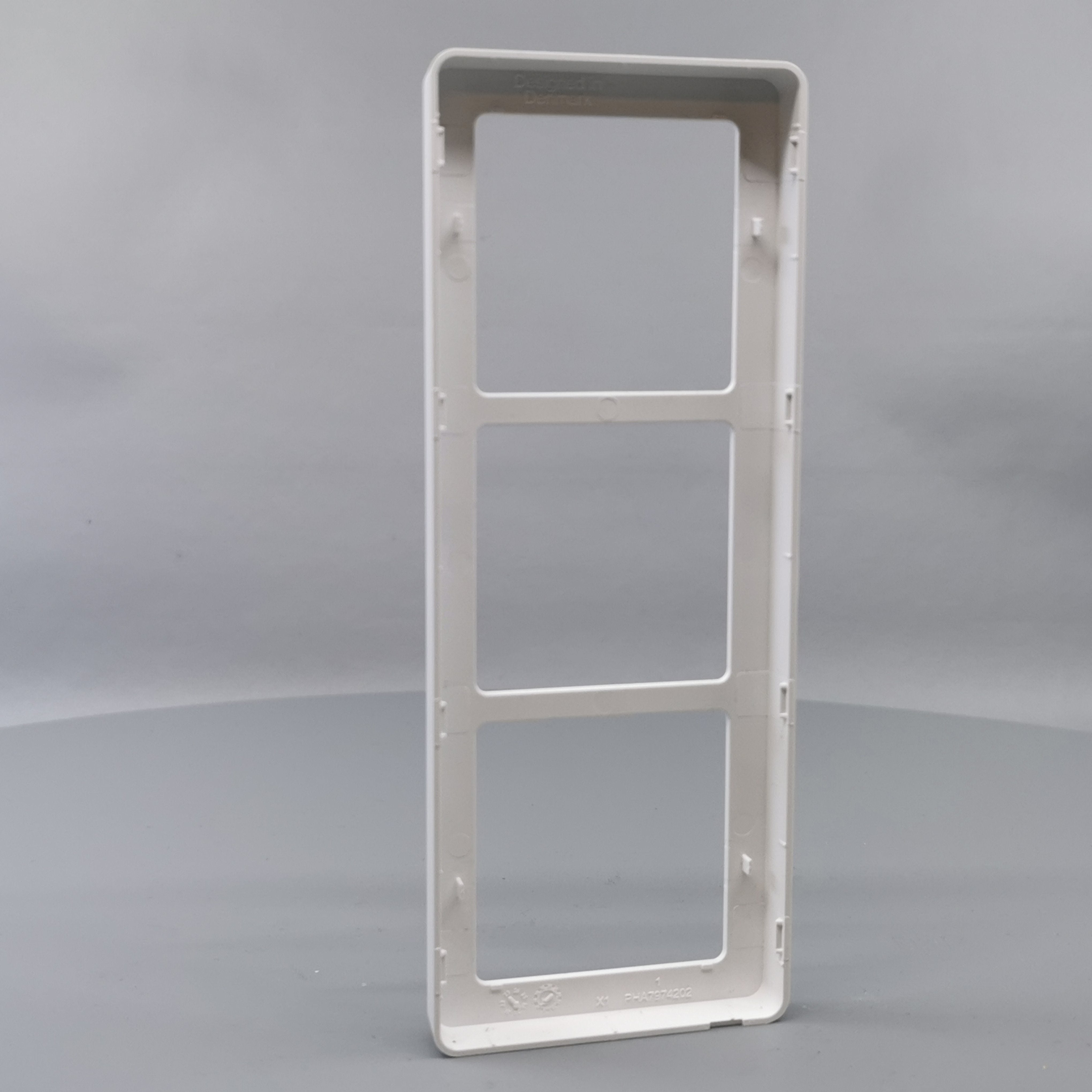 LK Fuga ramme BASE 63 3x1m - hvid