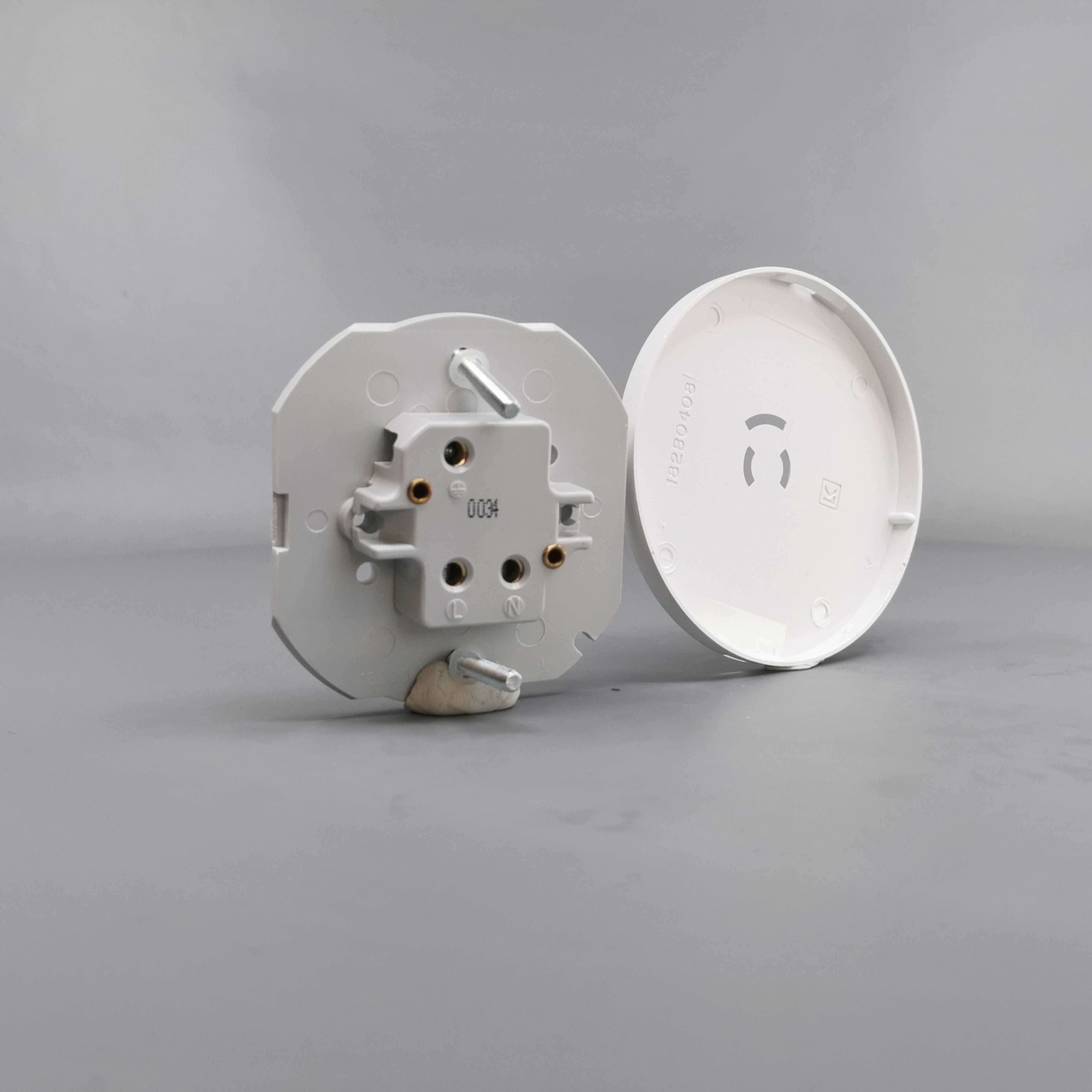 Fuga Lampestikkontakt Ø 80 hvid