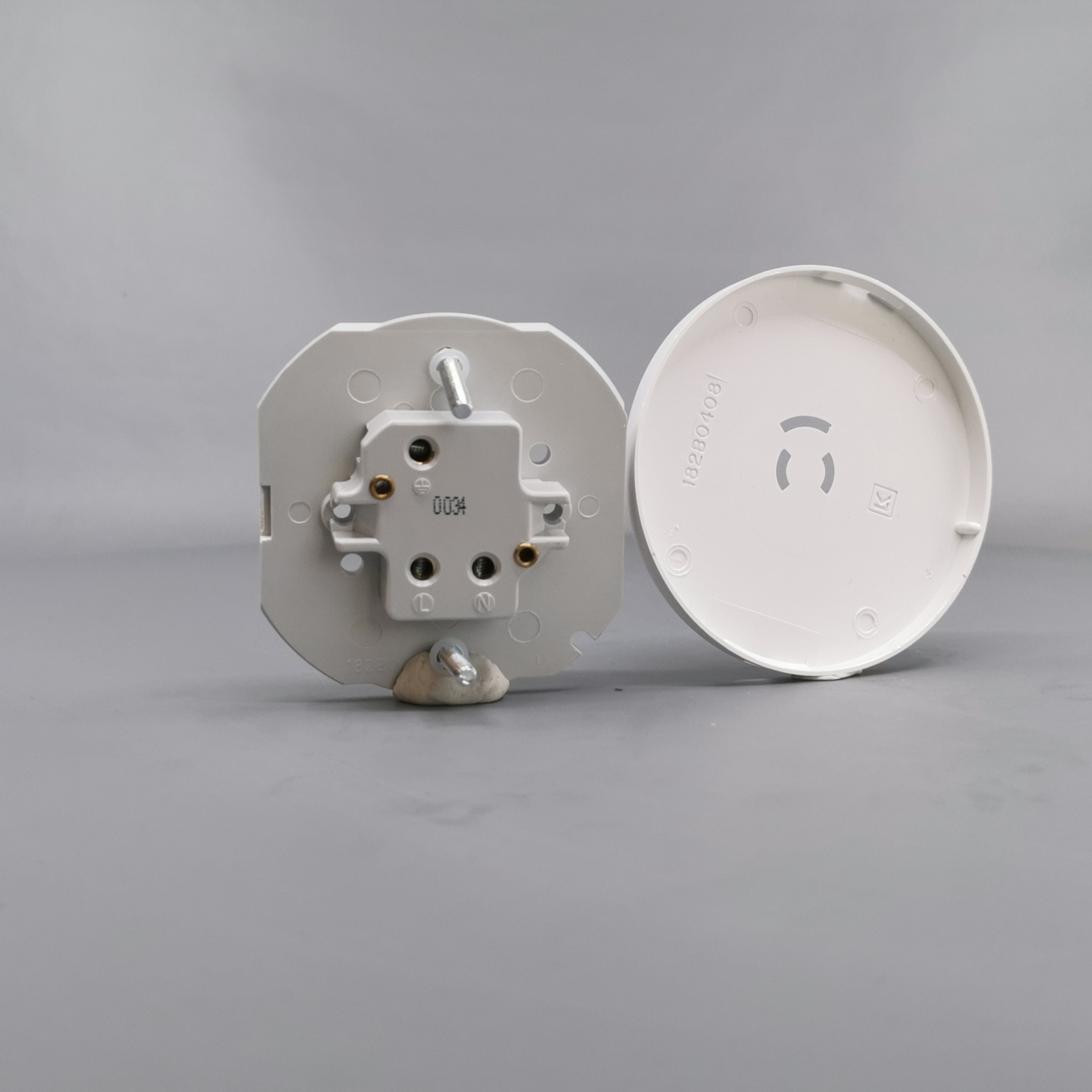 Fuga Lampestikkontakt Ø 80 hvid