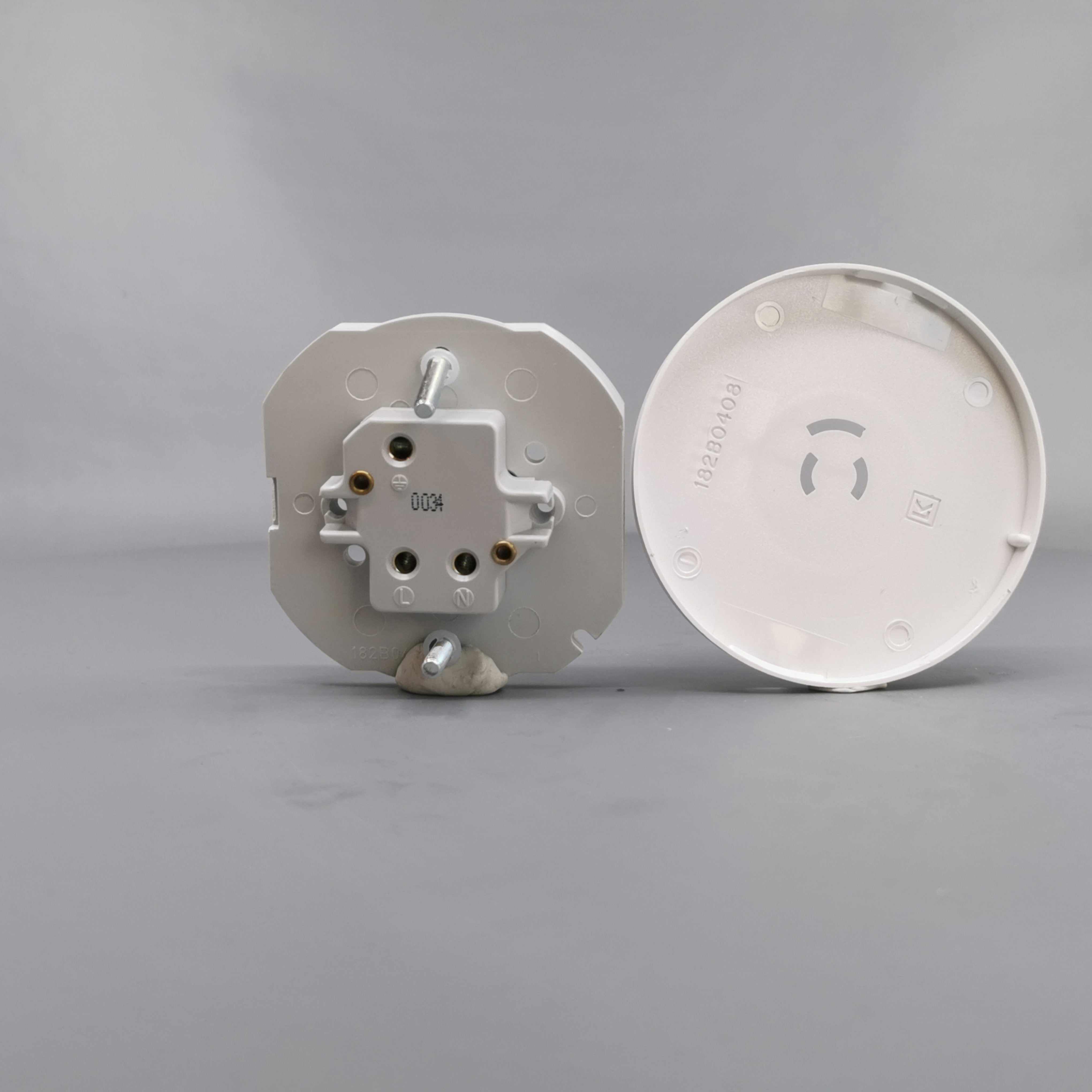 Fuga Lampestikkontakt Ø 80 hvid