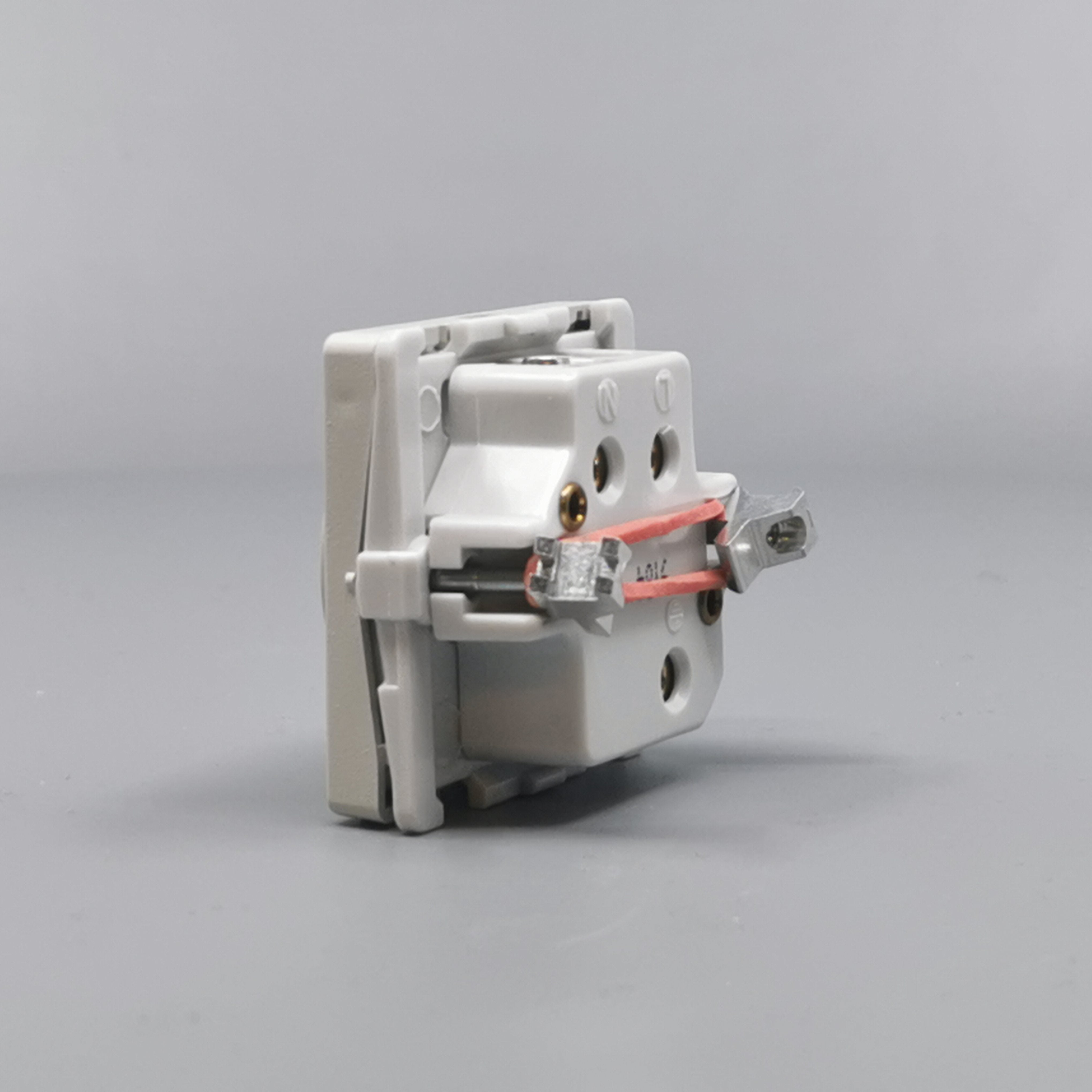 Fuga Lampestikkontakt med jord 50x50 lysegrå