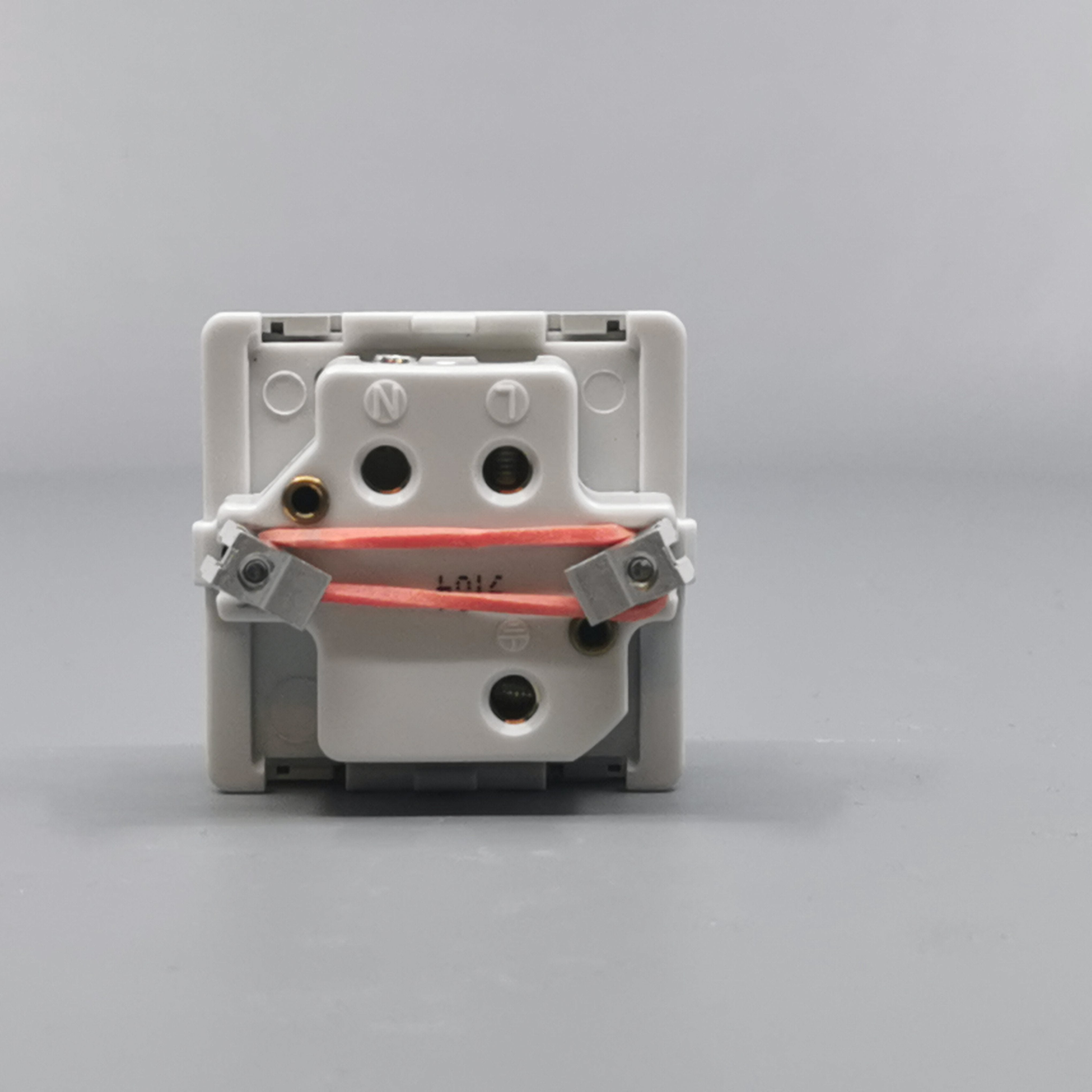 Fuga Lampestikkontakt med jord 50x50 lysegrå