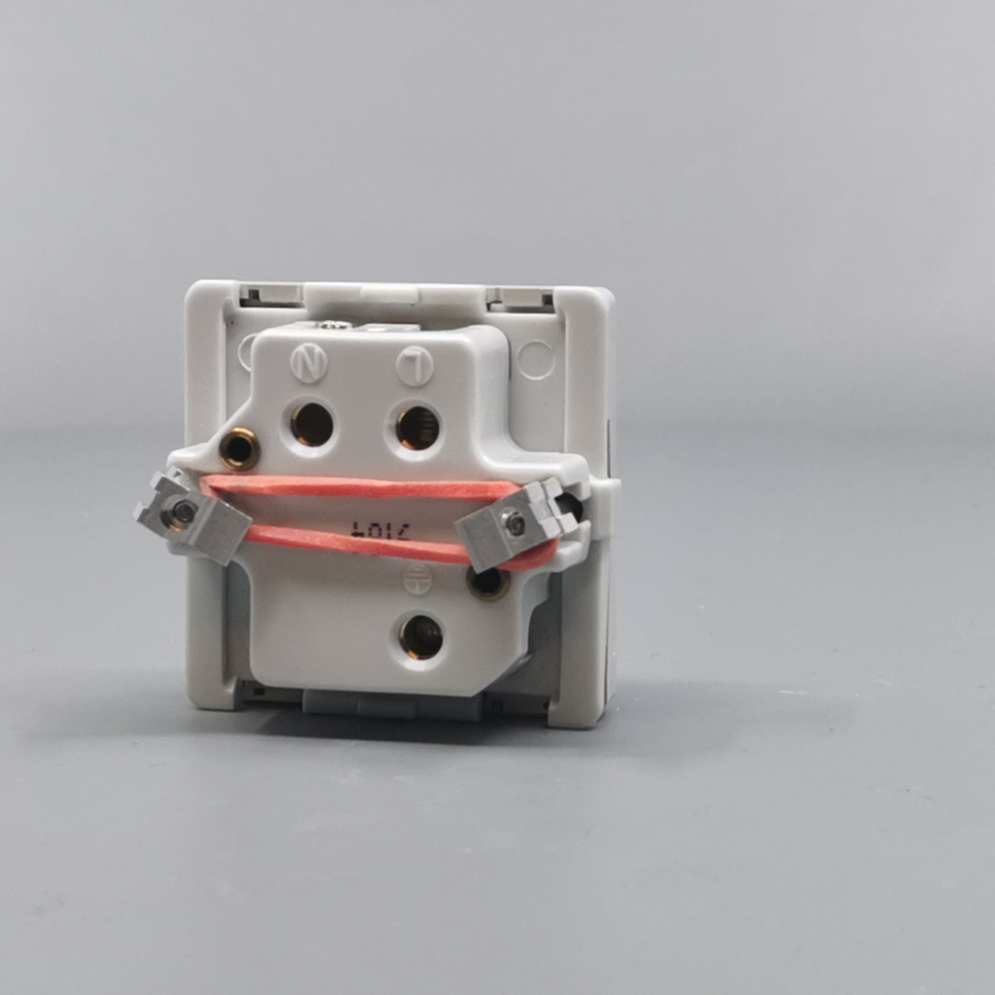 Fuga Lampestikkontakt med jord 50x50 lysegrå