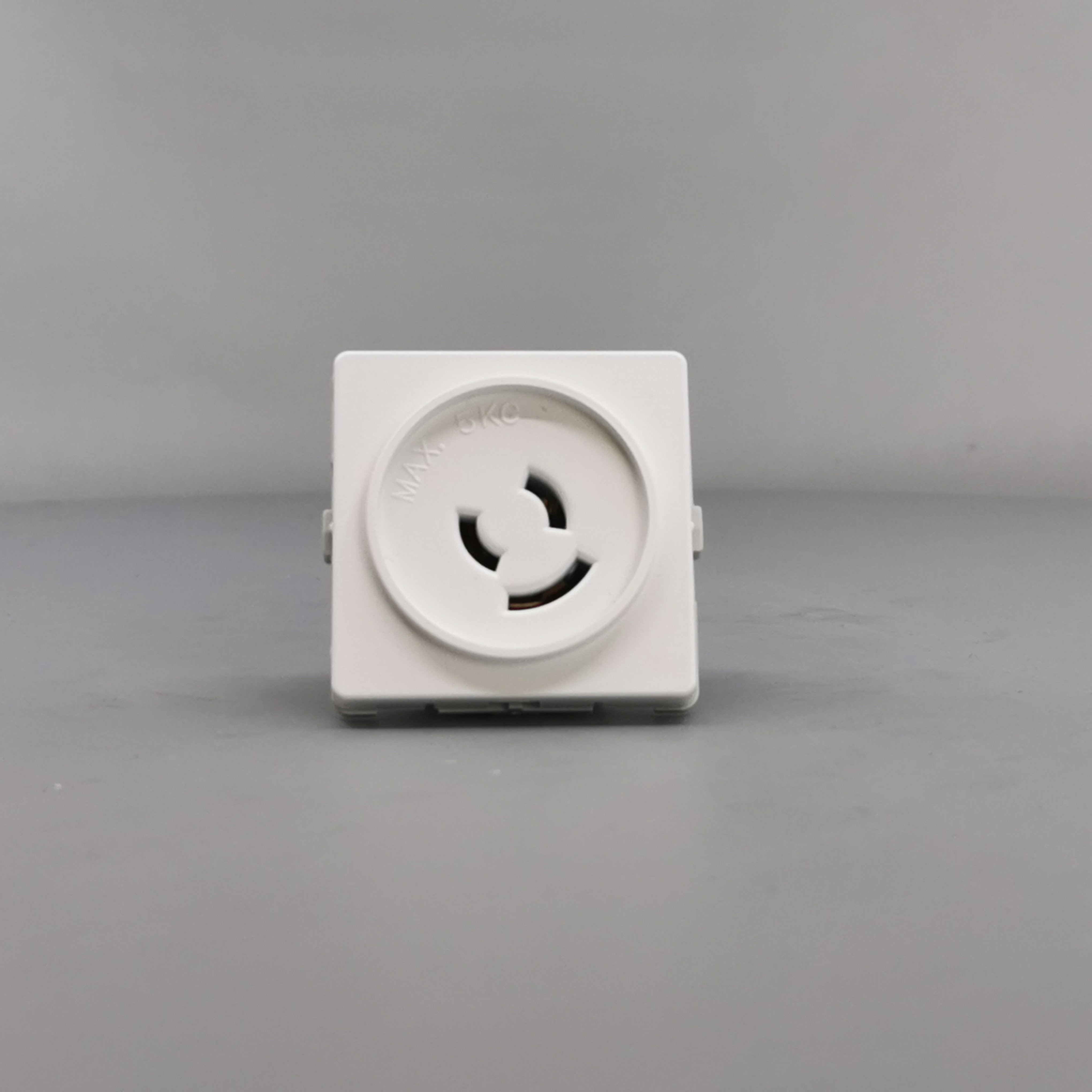 Fuga Lampestikkontakt med jord 50x50 hvid