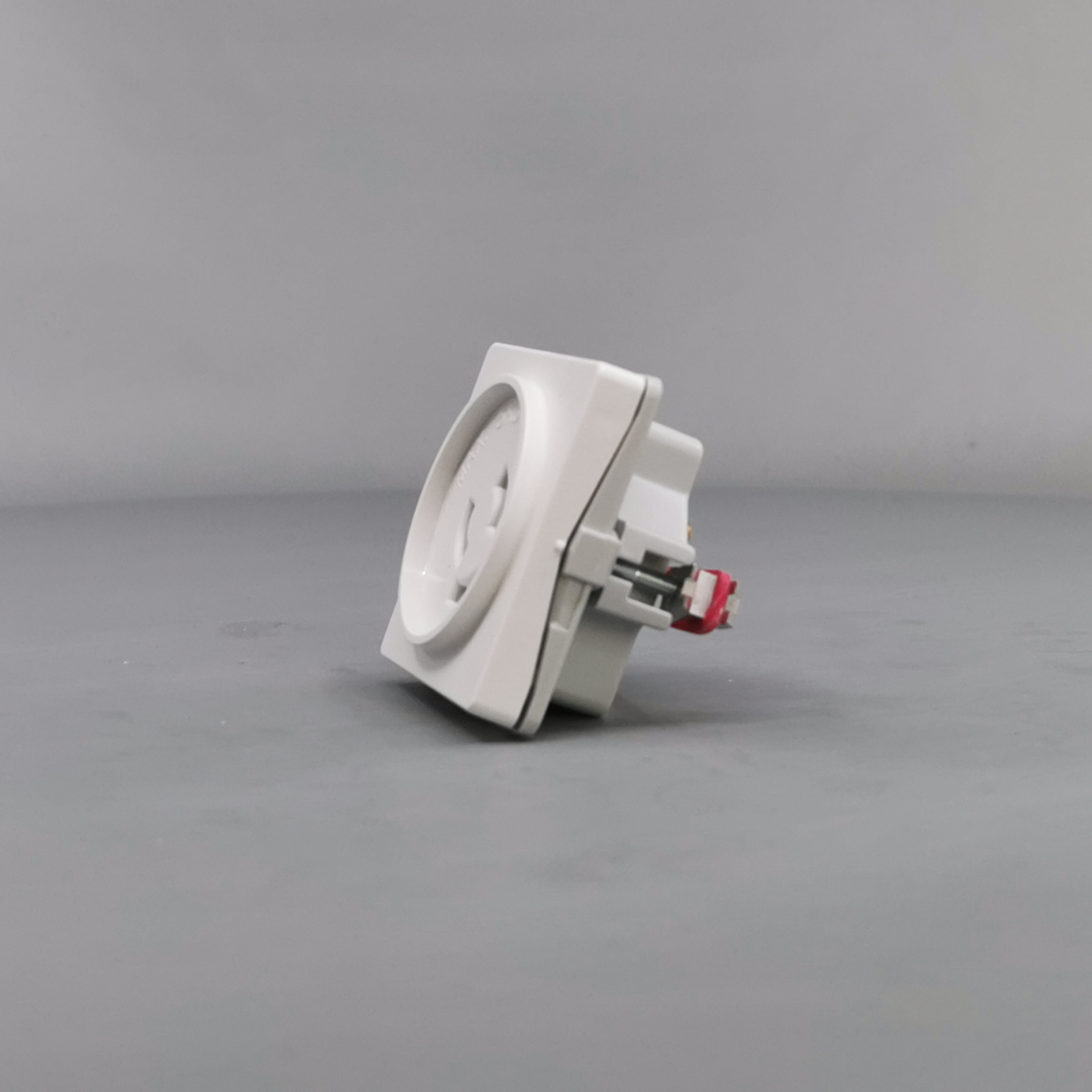 Fuga Lampestikkontakt med jord 50x50 hvid