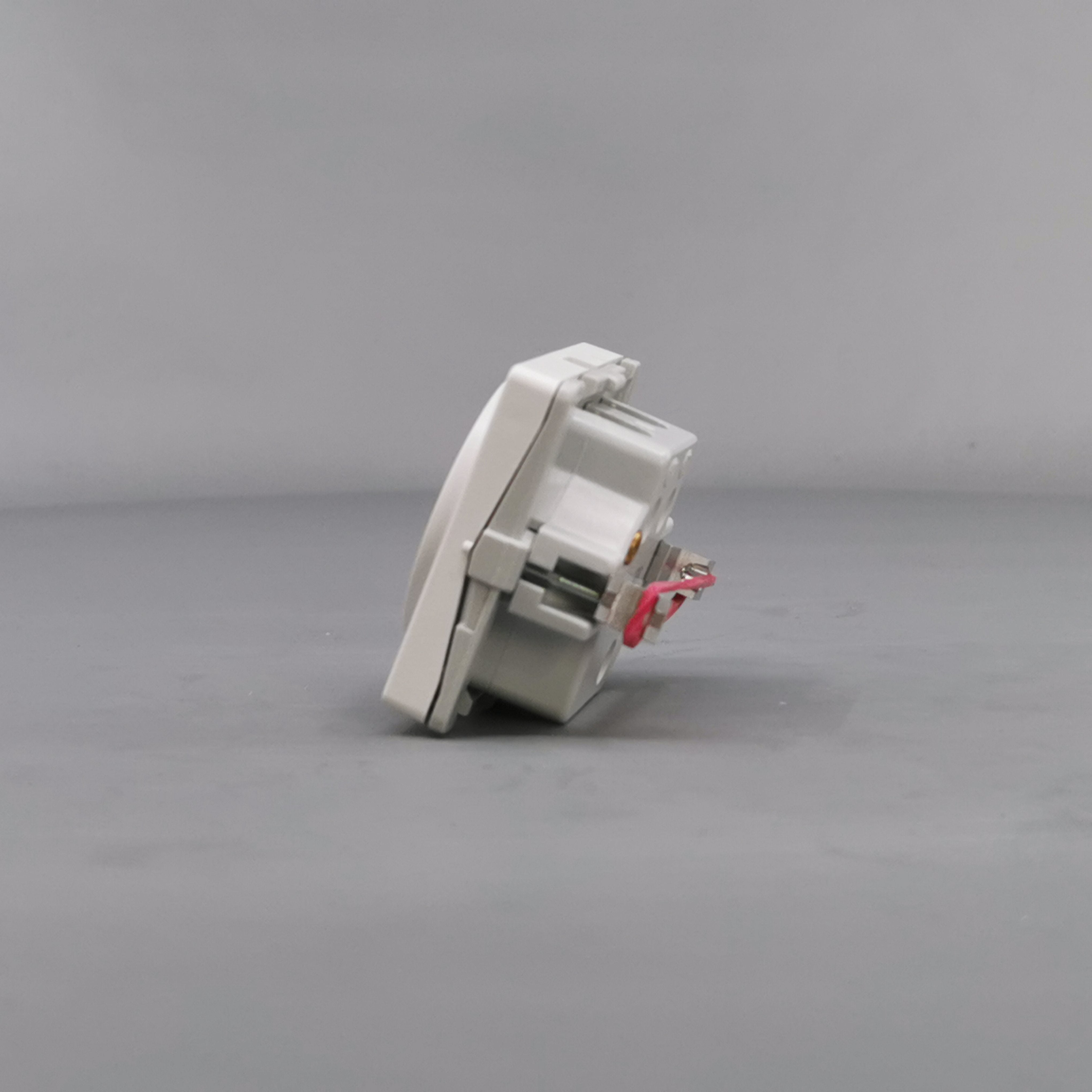 Fuga Lampestikkontakt med jord 50x50 hvid