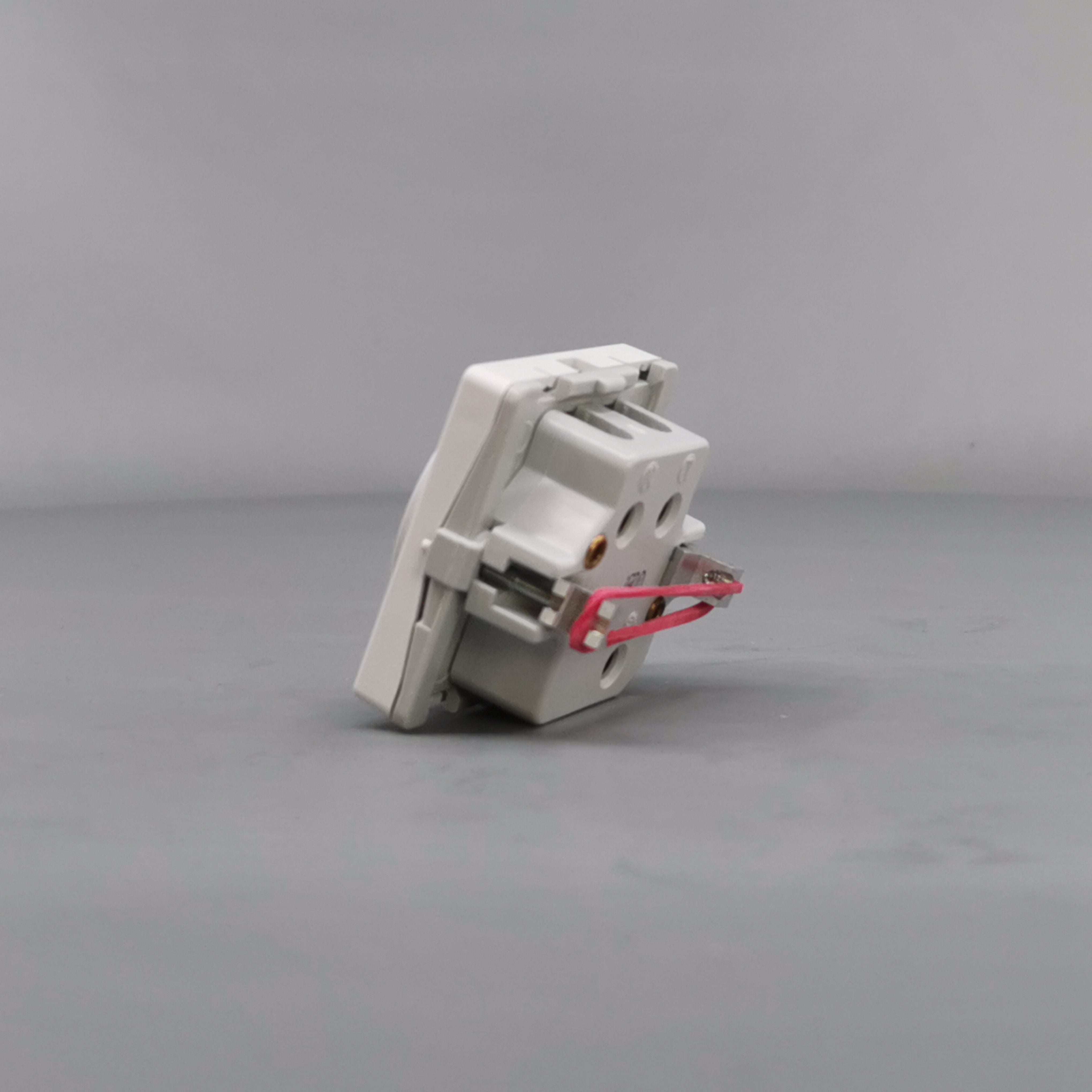 Fuga Lampestikkontakt med jord 50x50 hvid