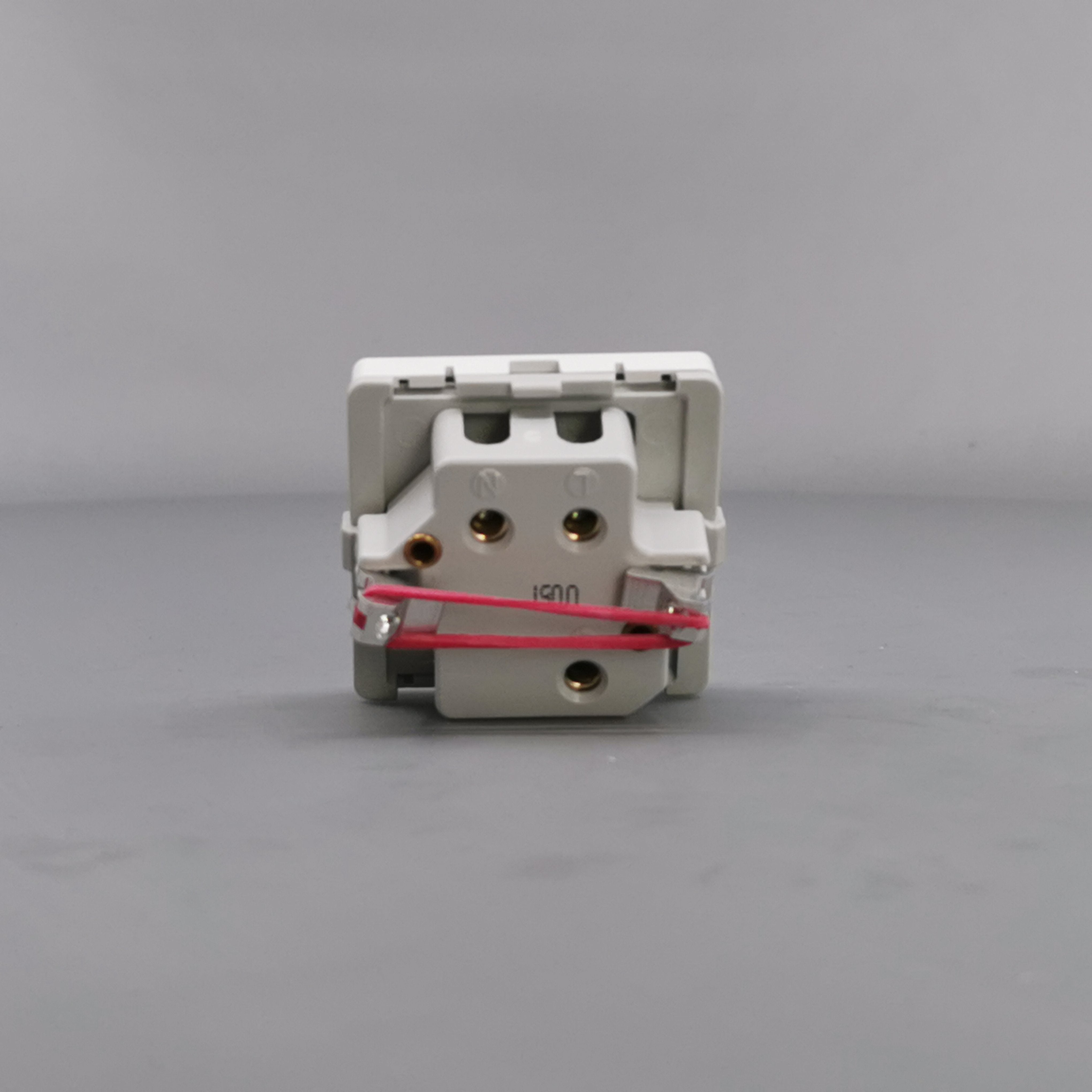 Fuga Lampestikkontakt med jord 50x50 hvid