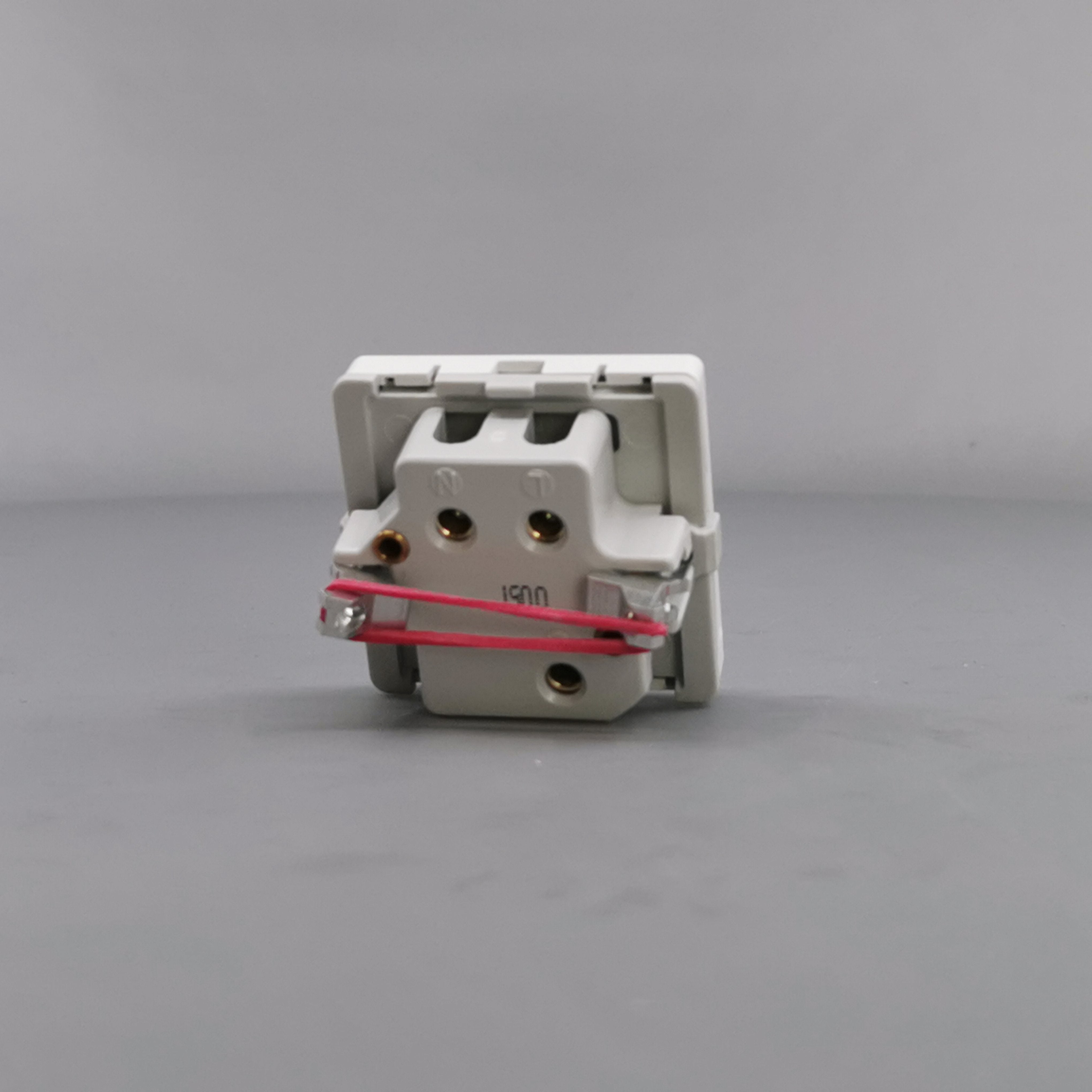 Fuga Lampestikkontakt med jord 50x50 hvid