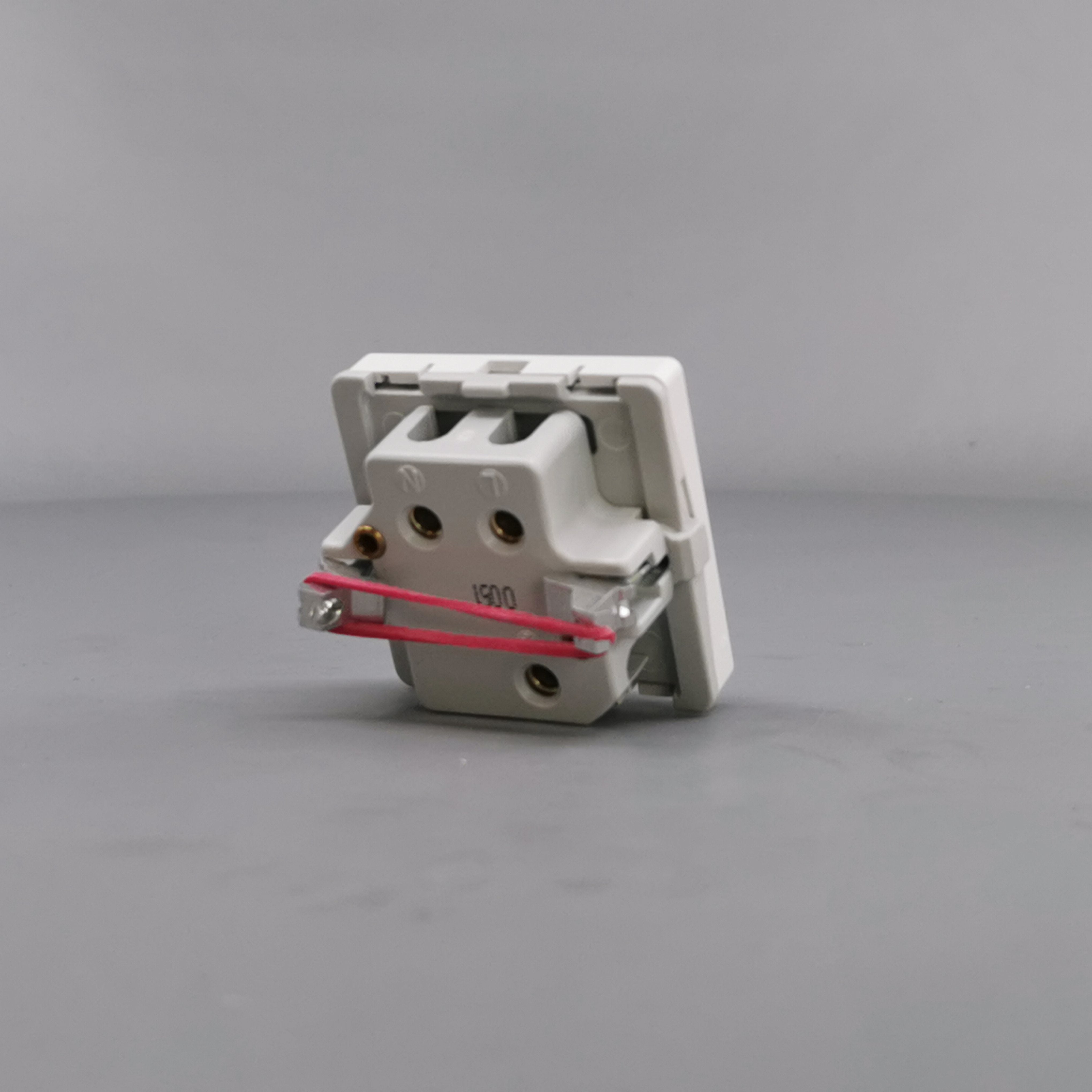 Fuga Lampestikkontakt med jord 50x50 hvid