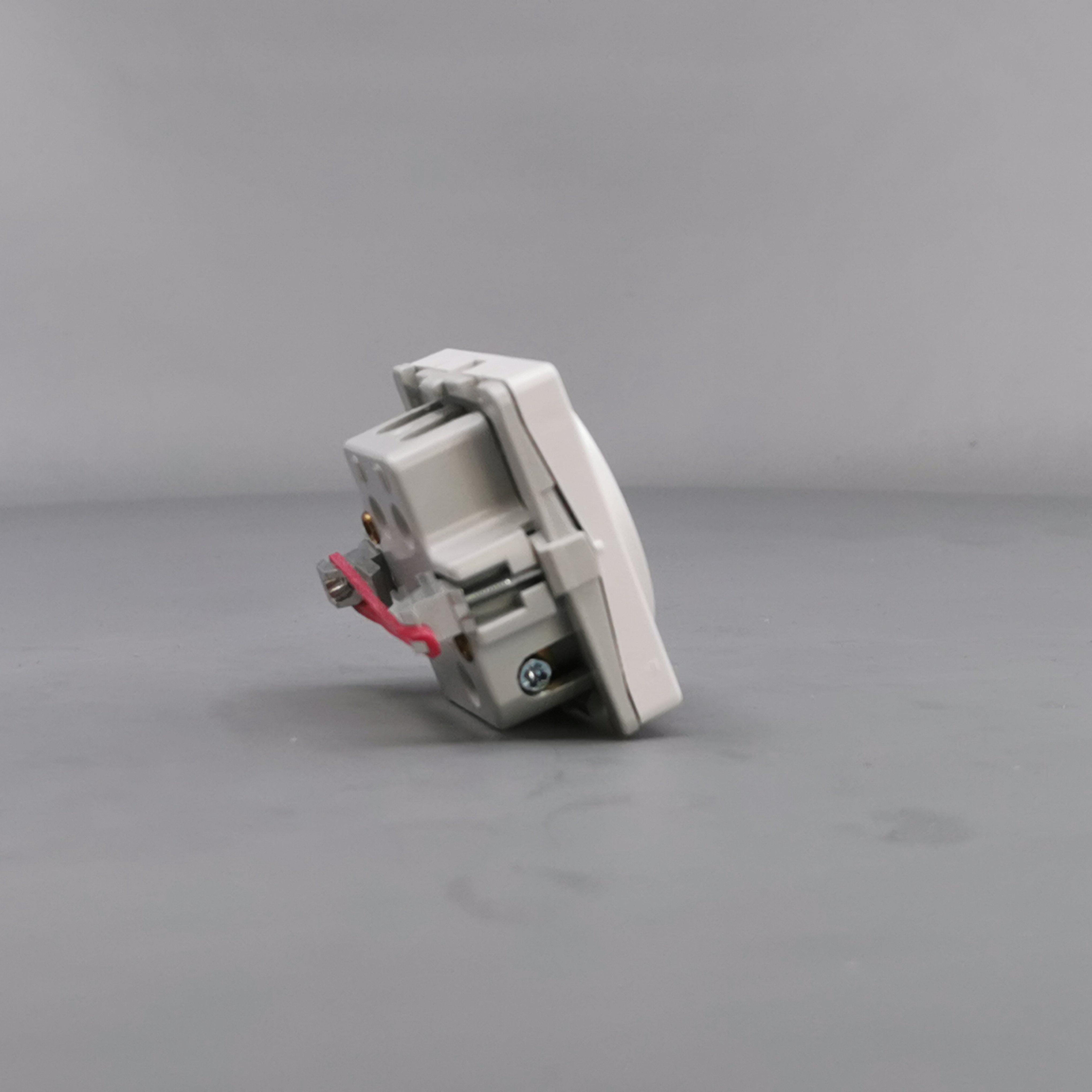 Fuga Lampestikkontakt med jord 50x50 hvid