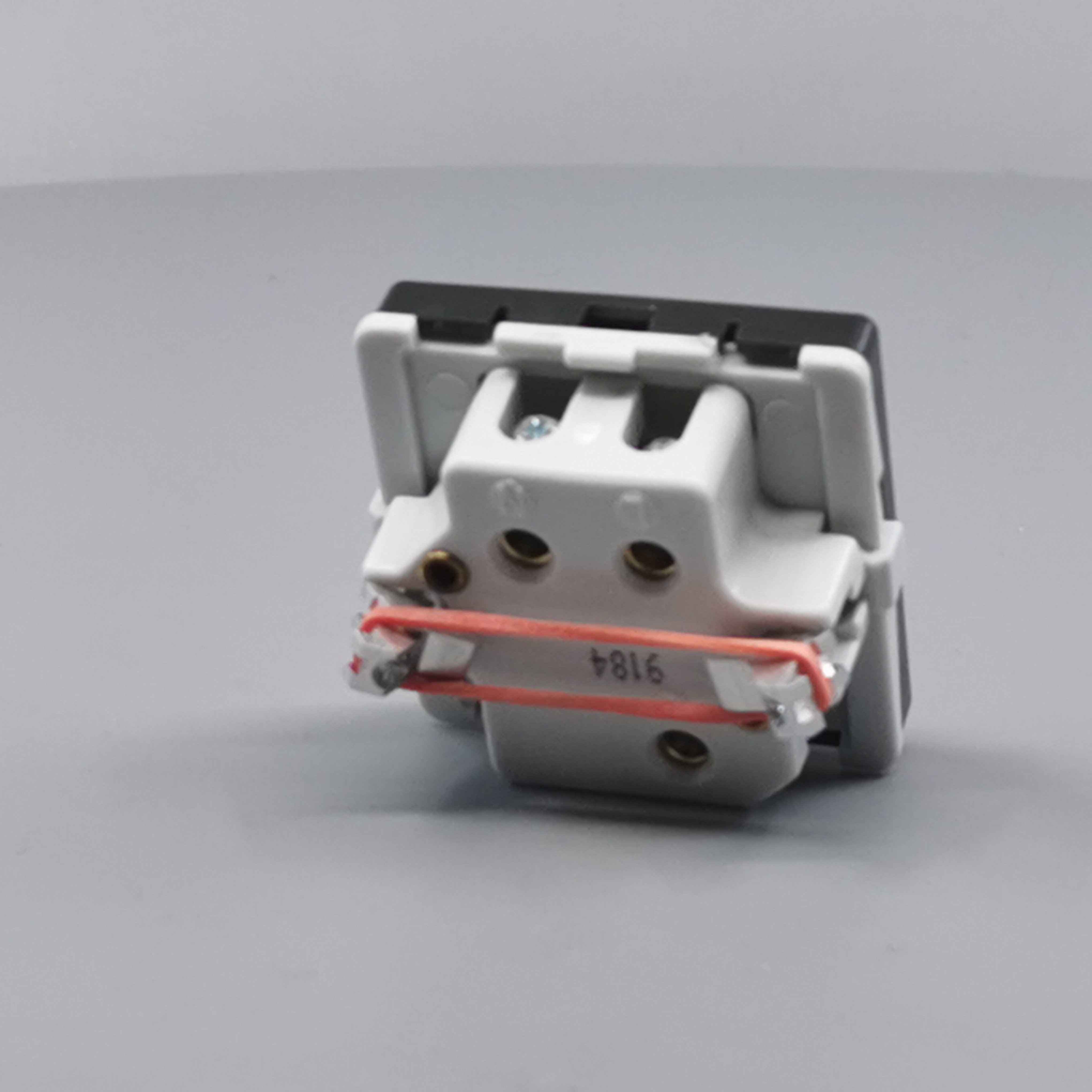 Fuga Lampestikkontakt med jord 50x50 koksgrå