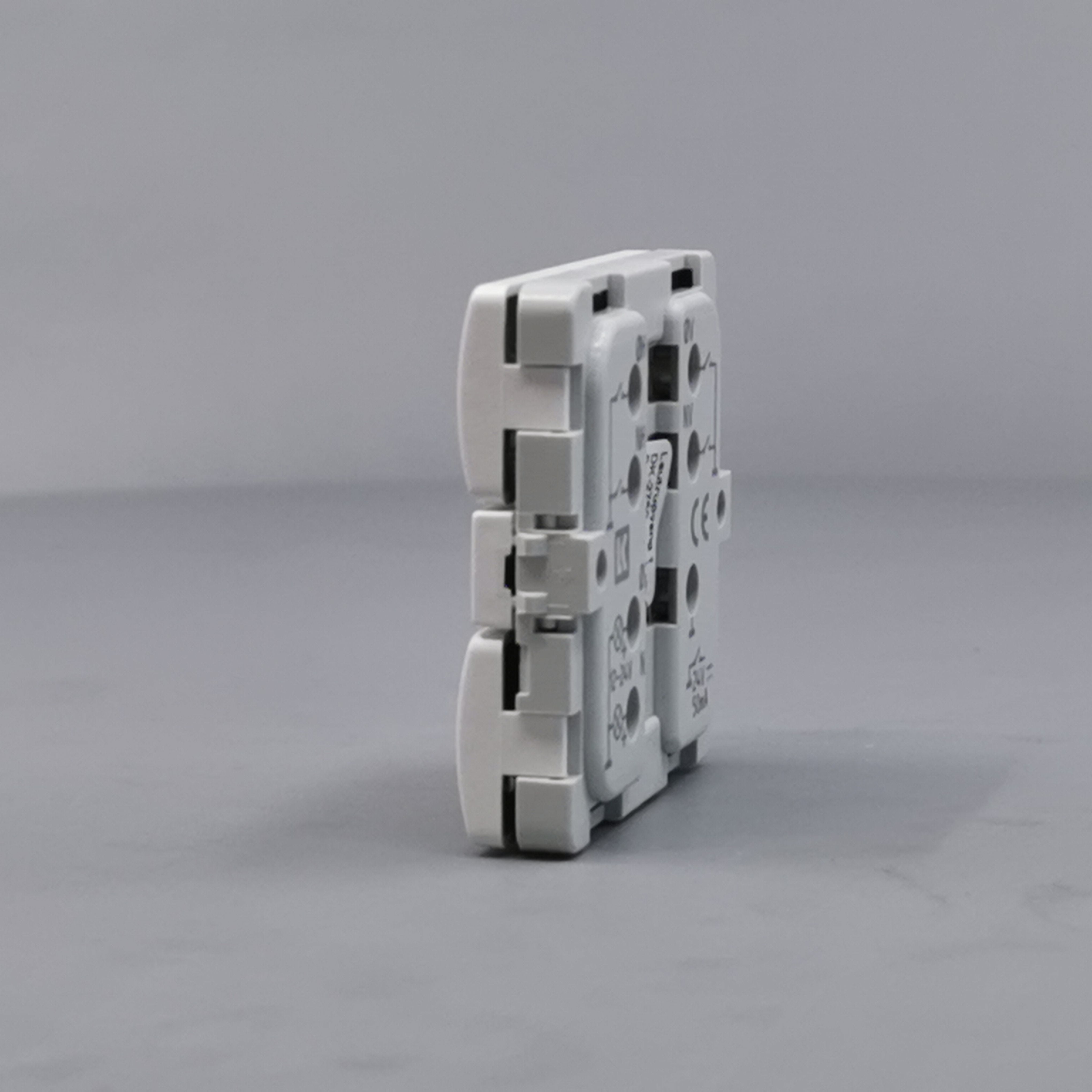 Fuga Svagstrømstryk 4 slutte og 2 lysdiode hvid