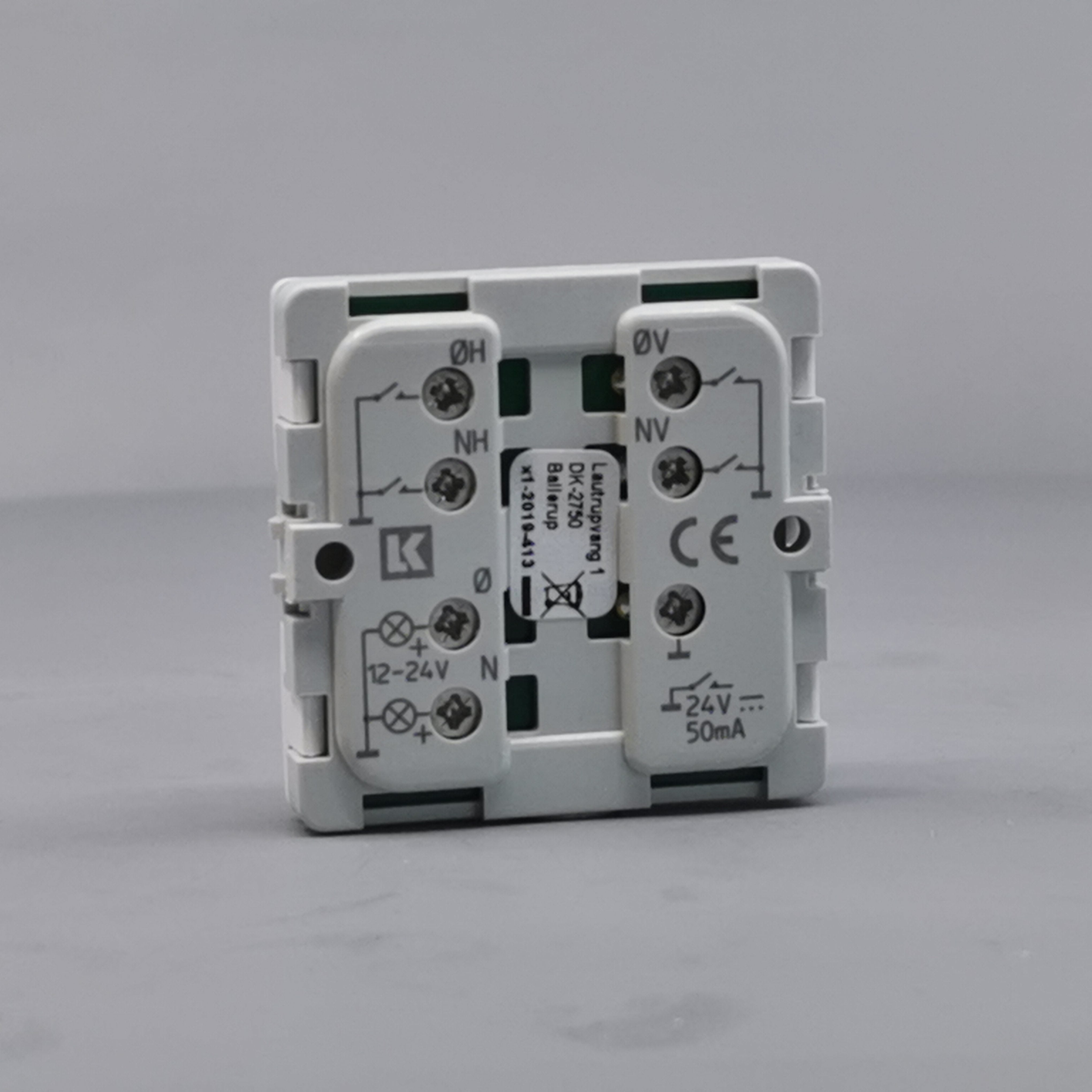 Fuga Svagstrømstryk 4 slutte og 2 lysdiode hvid