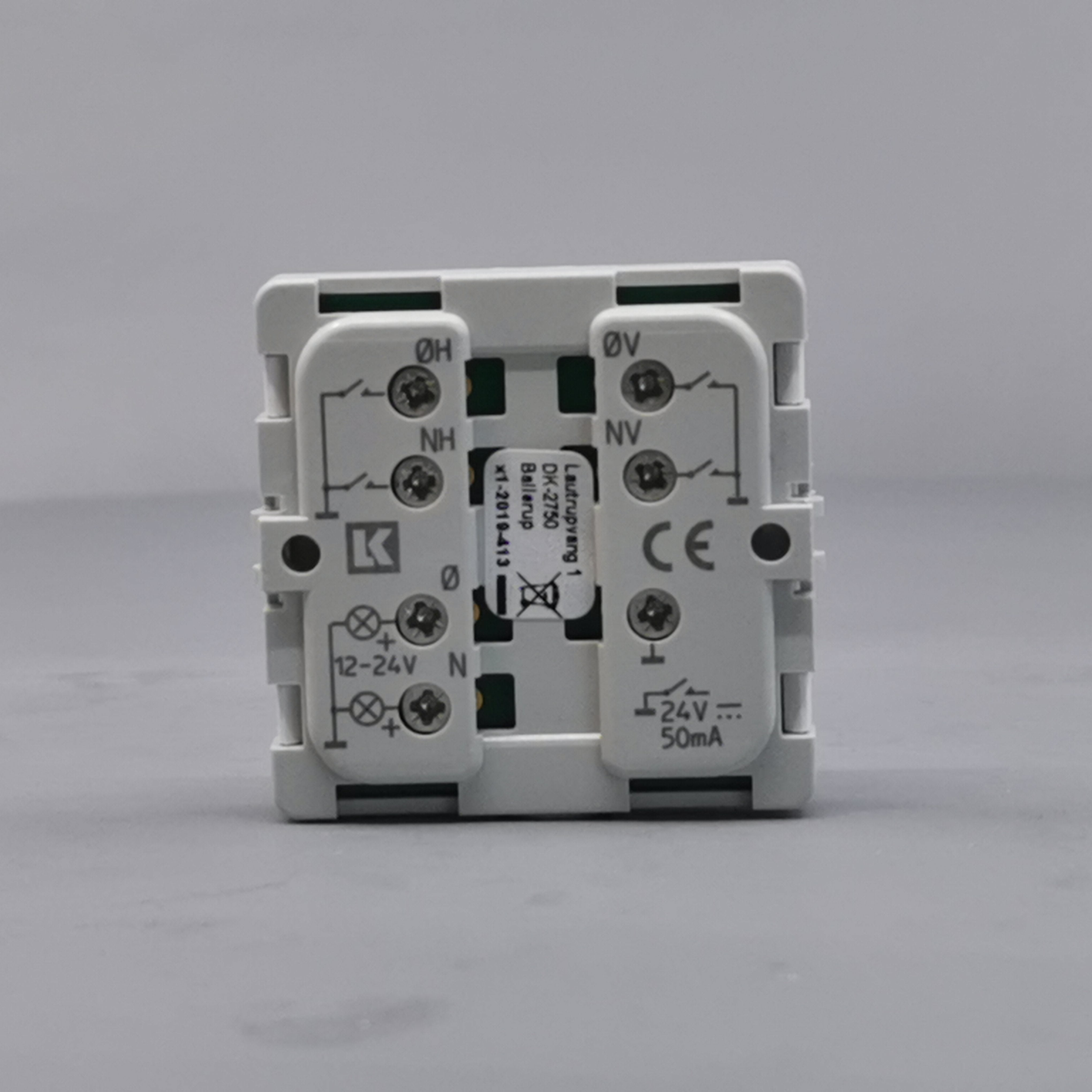 Fuga Svagstrømstryk 4 slutte og 2 lysdiode hvid