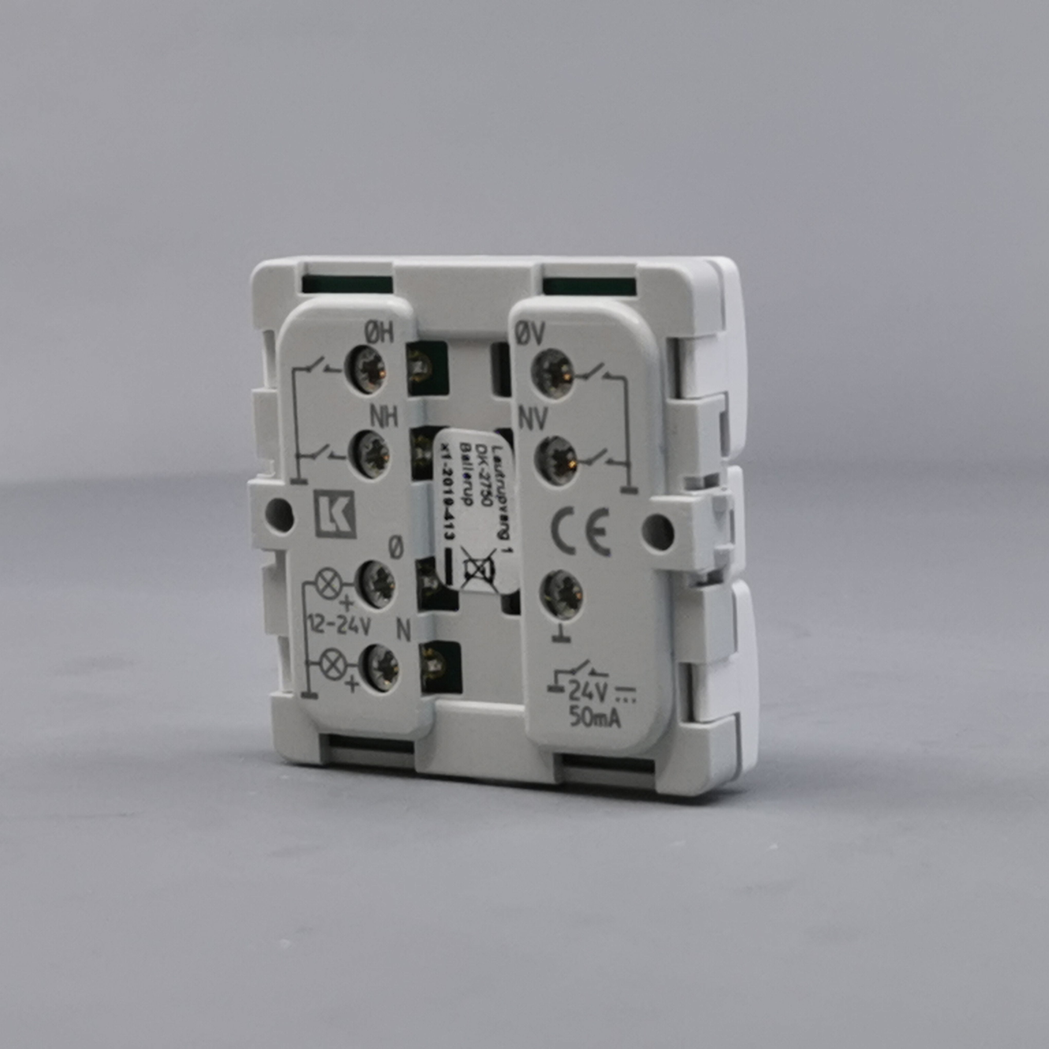 Fuga Svagstrømstryk 4 slutte og 2 lysdiode hvid