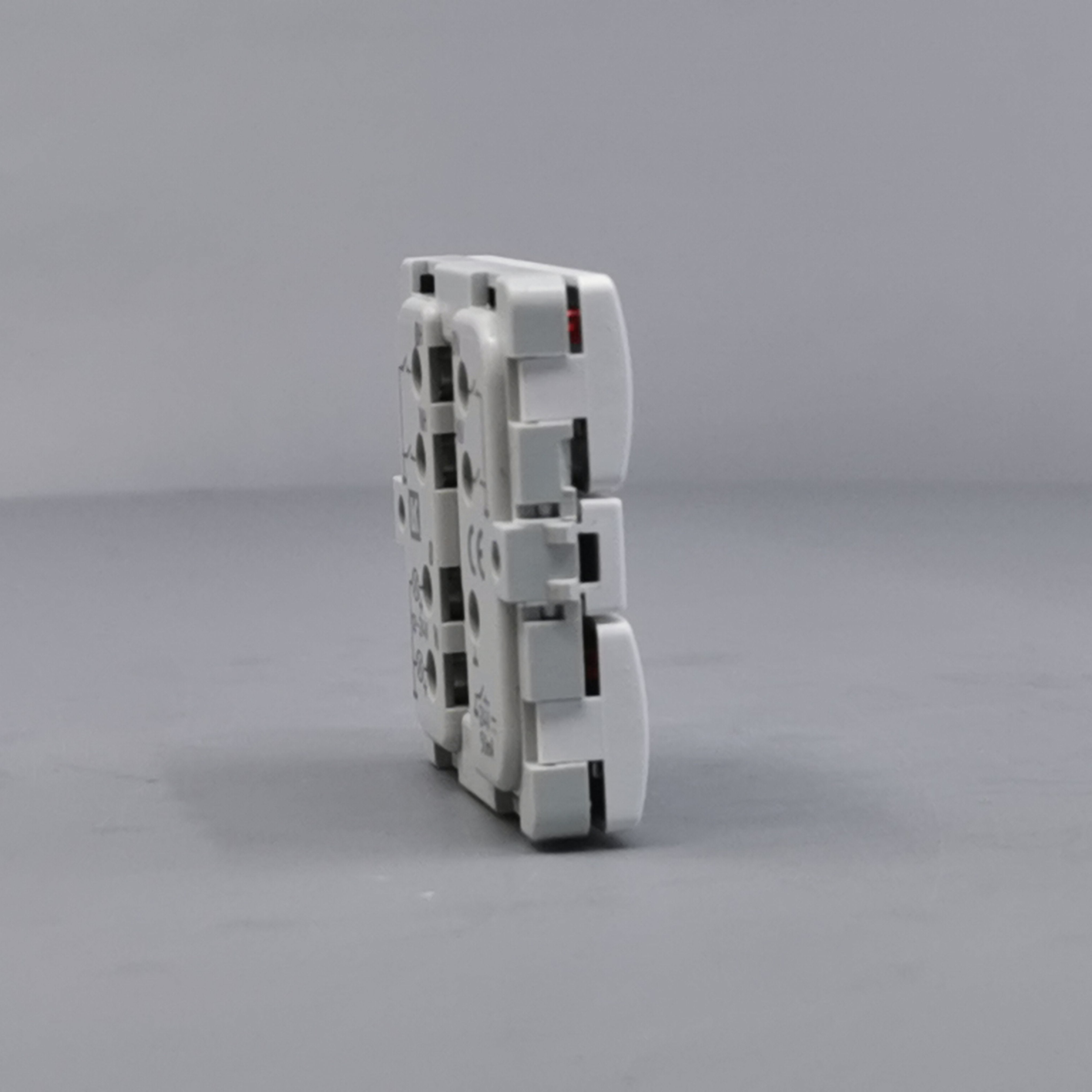 Fuga Svagstrømstryk 4 slutte og 2 lysdiode hvid