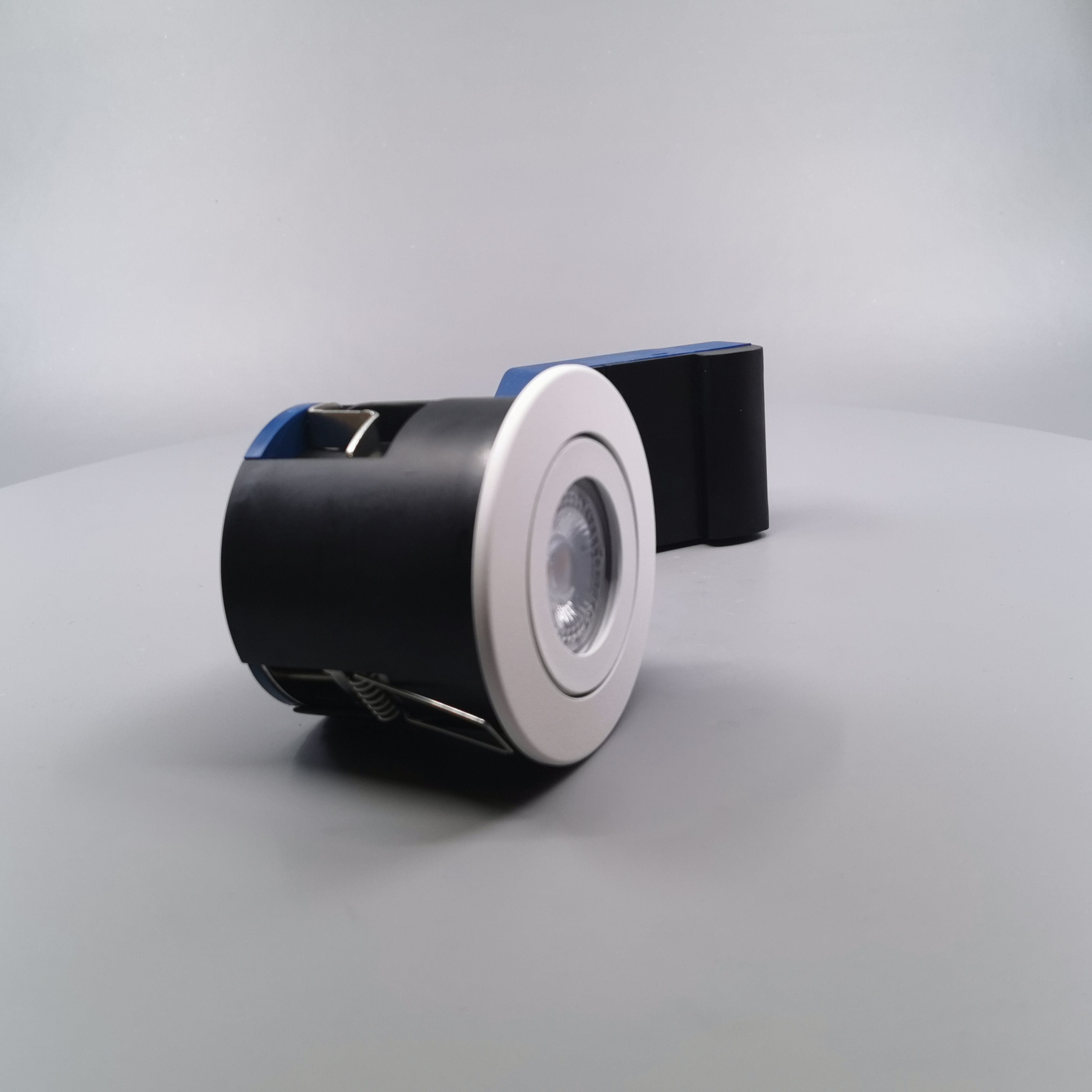 LED spot til udendørs m. 5W pære - Mat hvid