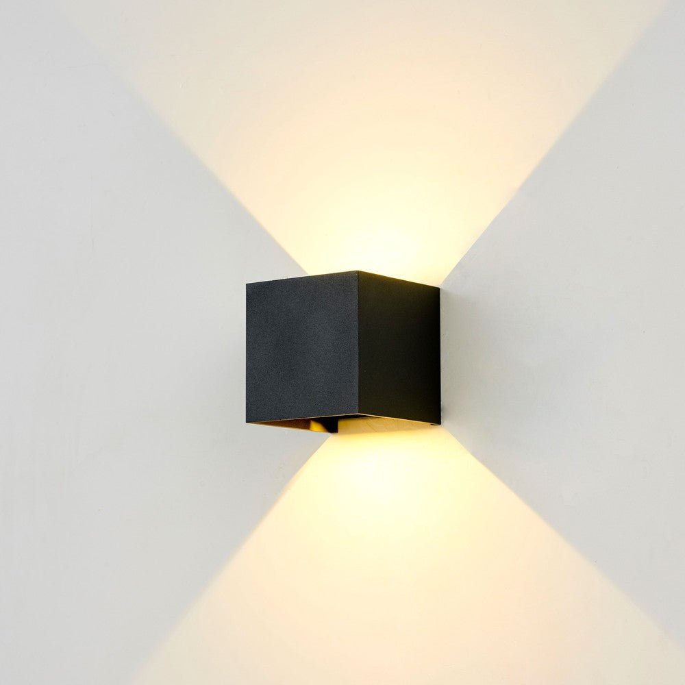Sort LEDlife CUBIC 6W væglampe - Firkantet, op/ned, justerbar til inde/ude brug - IP65, inkl. lyskilde