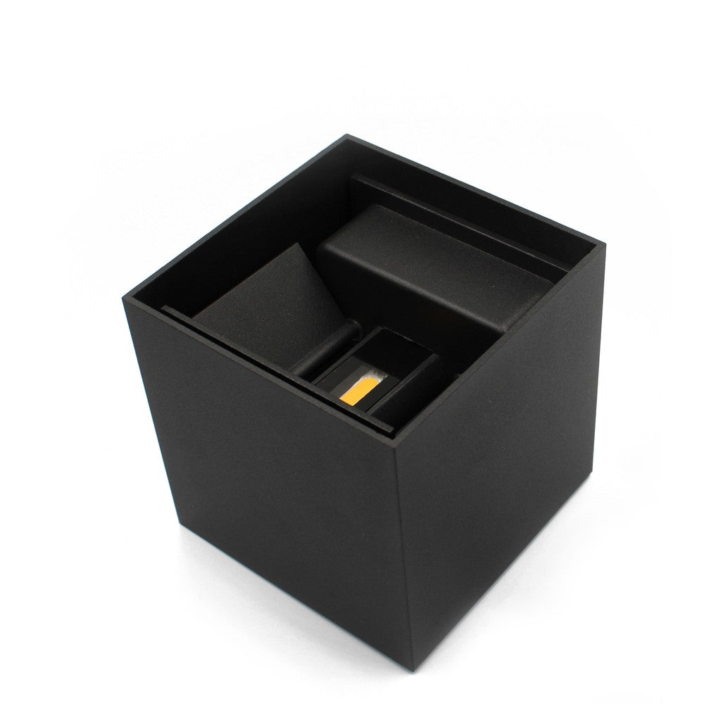 Sort LEDlife CUBIC 6W væglampe - Firkantet, op/ned, justerbar til inde/ude brug - IP65, inkl. lyskilde