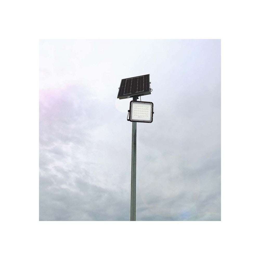 V-Tac 40W Solcelle projektør LED - Sort, inkl. solcelle, fjernbetjening, indbygget batteri, IP65 - 6W, 400lm, RA80, IP65